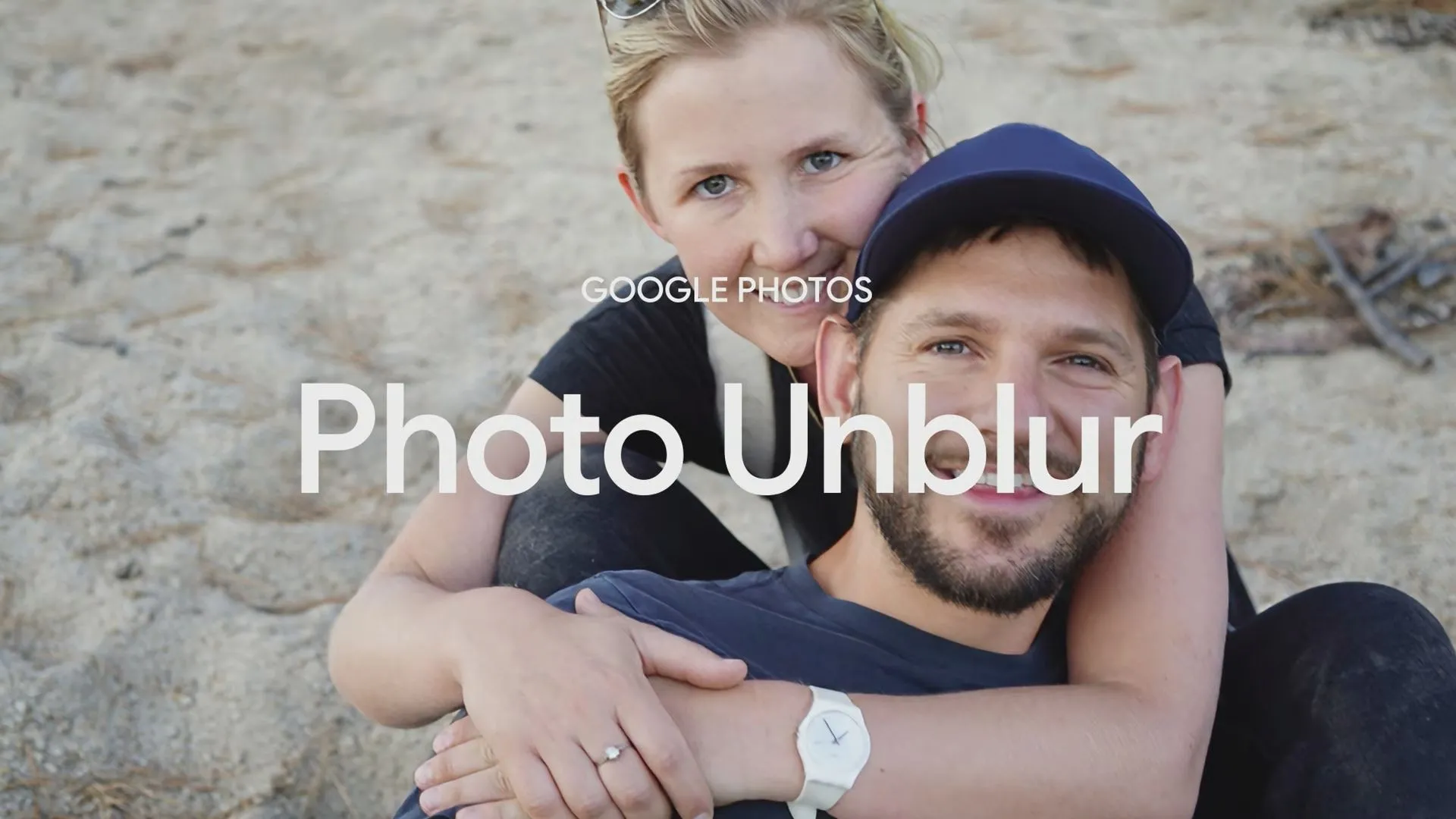 Ảnh minh họa tính năng Photo Unblur của Google, cho thấy khả năng làm rõ nét khuôn mặt bị mờ trong ảnh.