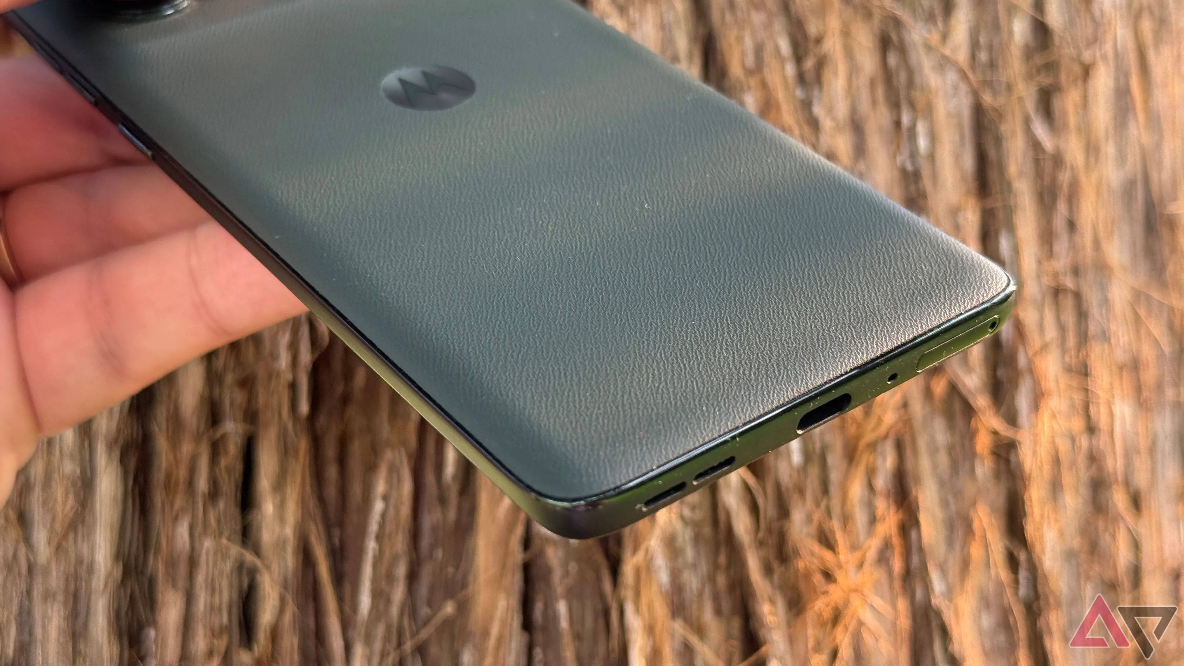 Cổng USB-C trên Motorola Edge 2025