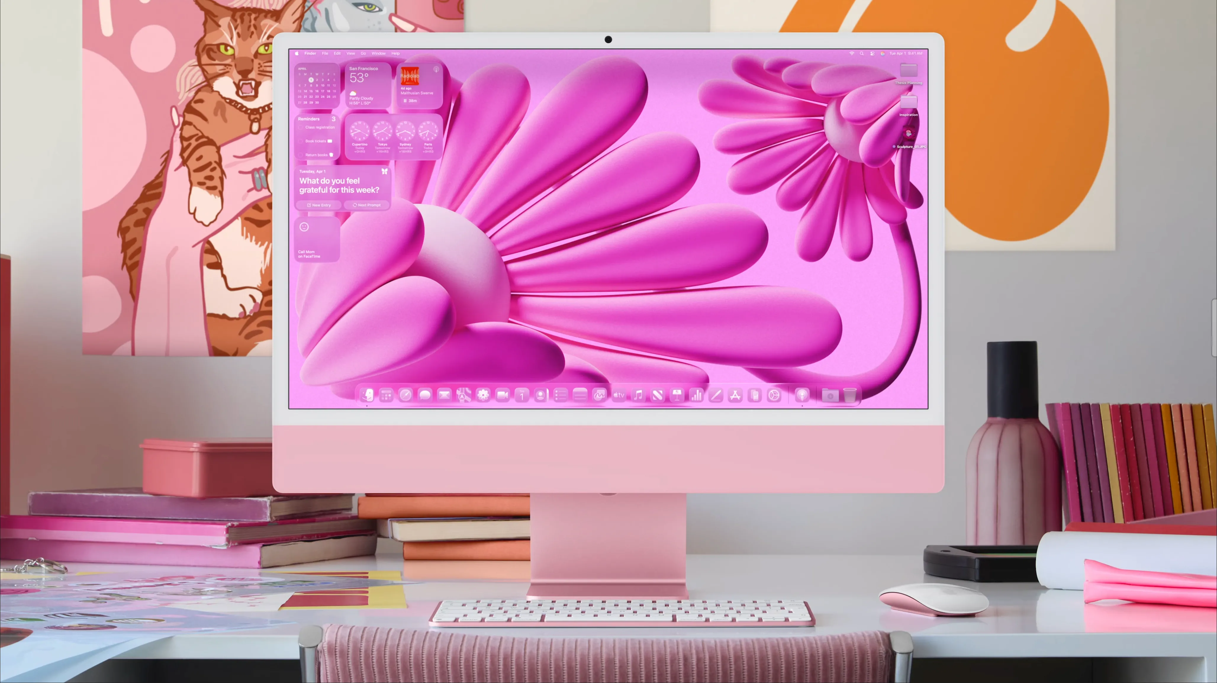 Điện thoại ABC XYZ Pro với giao diện chủ đề màu hồng