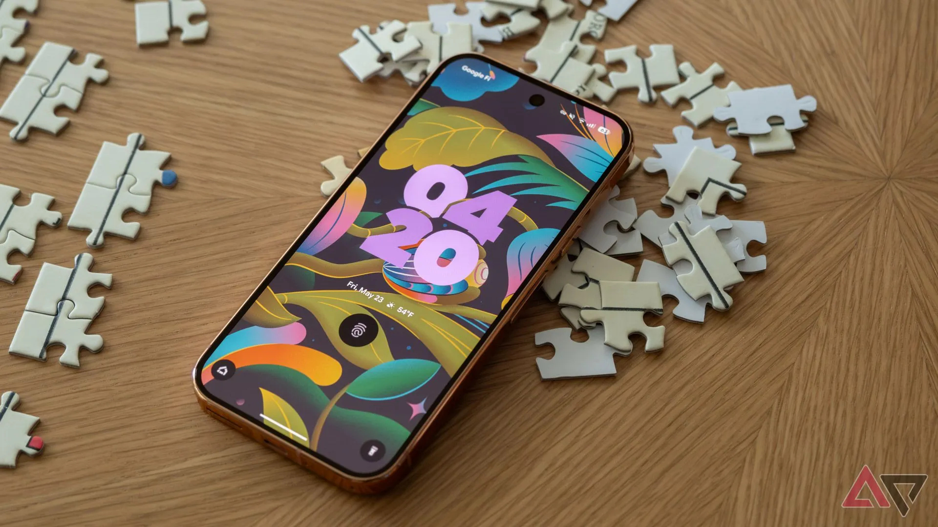 Điện thoại Pixel 9 Pro với màn hình khóa Material You, biểu tượng cho cập nhật Android 16