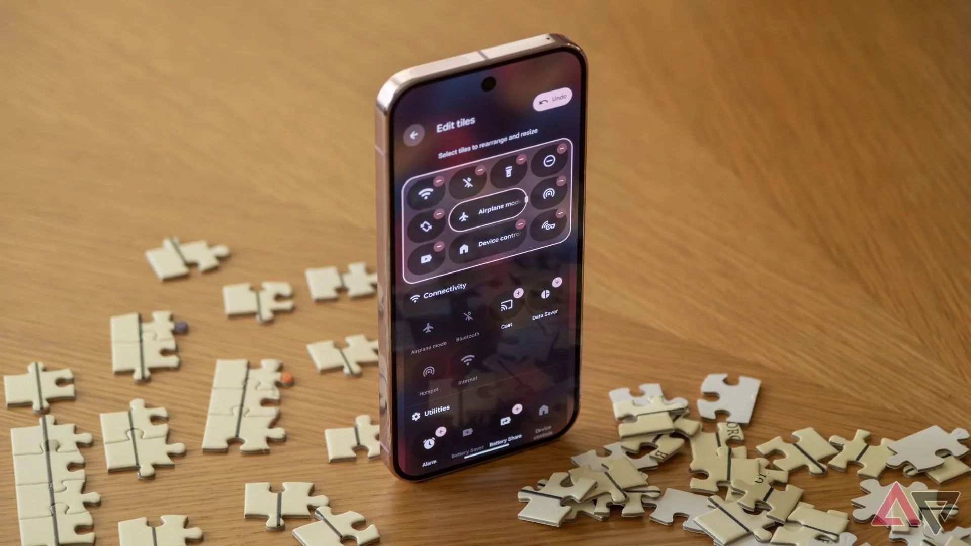 Giao diện Android 16 QPR1 Material 3 Expressive trên Pixel 9 Pro, minh họa tính năng phần mềm Pixel 10