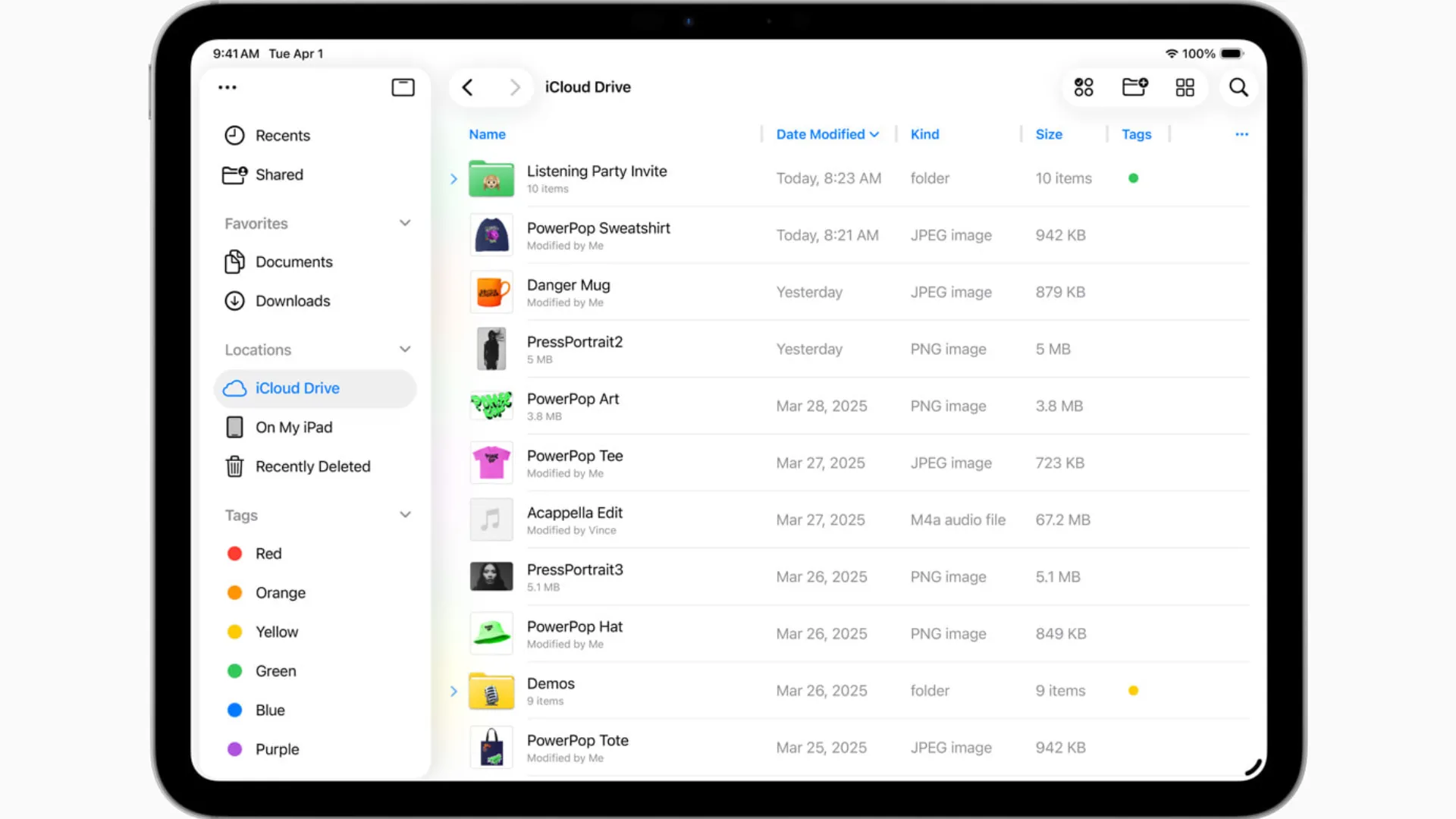 Giao diện mới của ứng dụng Tệp (Files) trên iPadOS 26 với chế độ xem danh sách và màu sắc thư mục tùy chỉnh