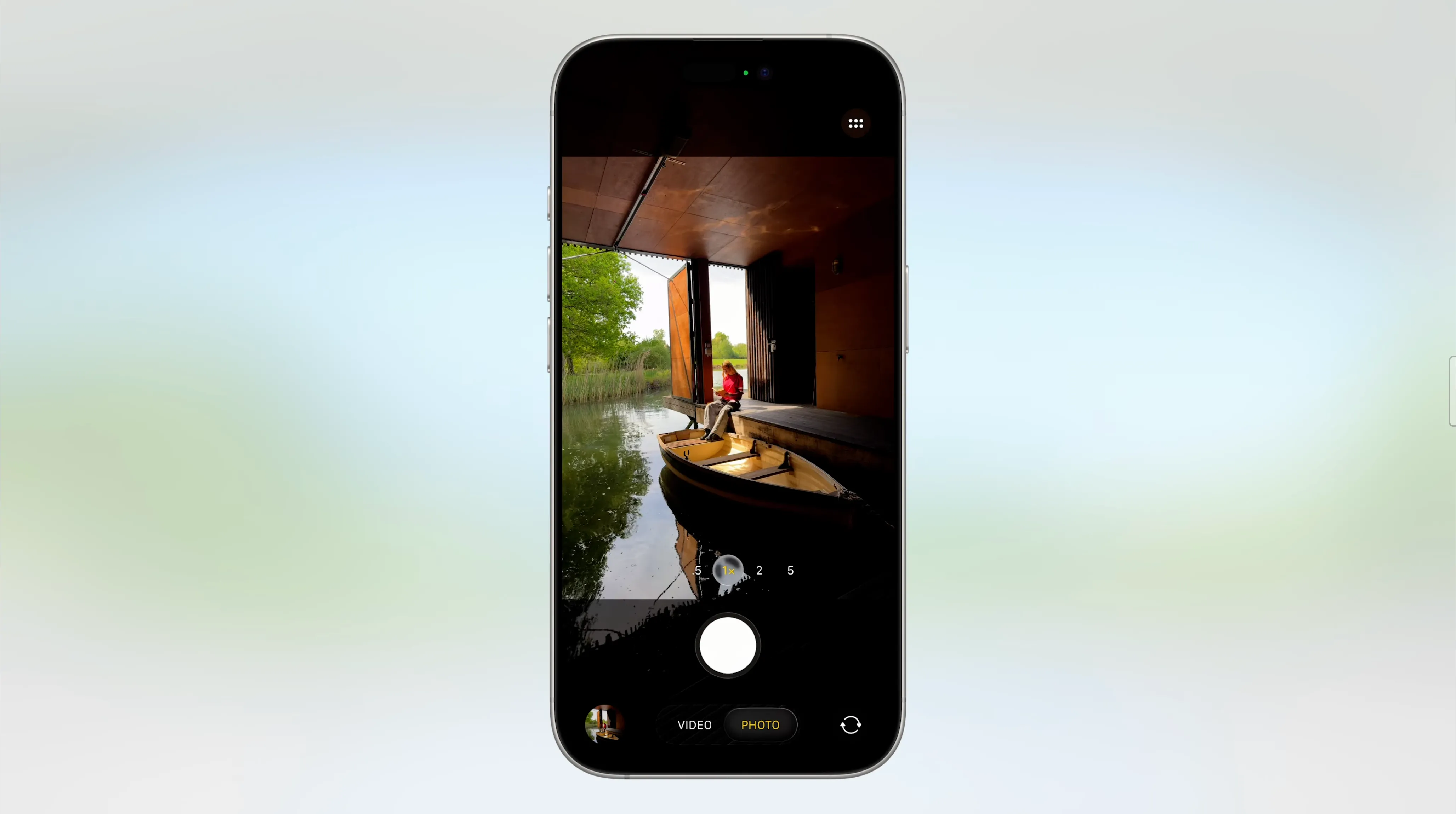 Giao diện ứng dụng Camera mới được đơn giản hóa trên iOS 26.