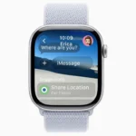 Giao diện ứng dụng Tin nhắn trên Apple Watch chạy watchOS 26 với hình nền tùy chỉnh