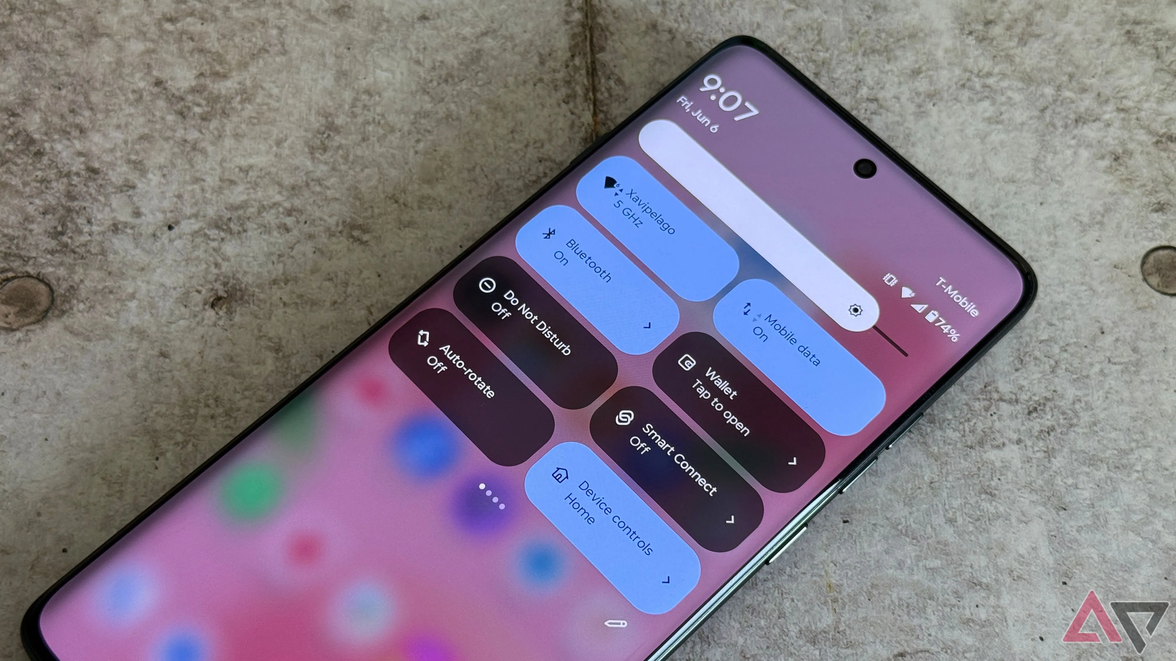 Hệ điều hành Android 15 chạy trên điện thoại Motorola Edge 2025