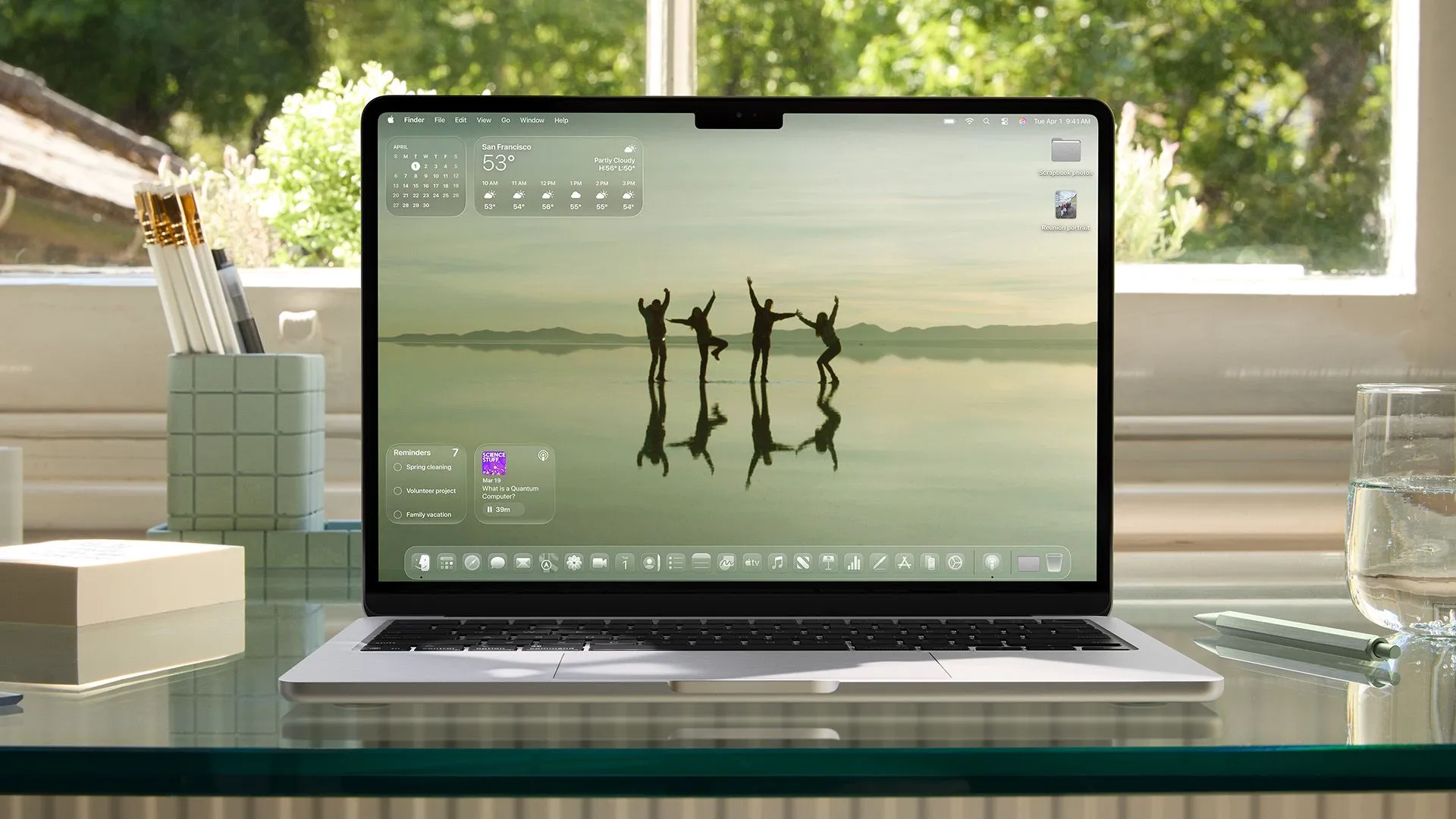 Hình ảnh macOS Tahoe 26 trên MacBook, hệ điều hành sẽ nhận cập nhật tính năng AirPods mới vào mùa Thu