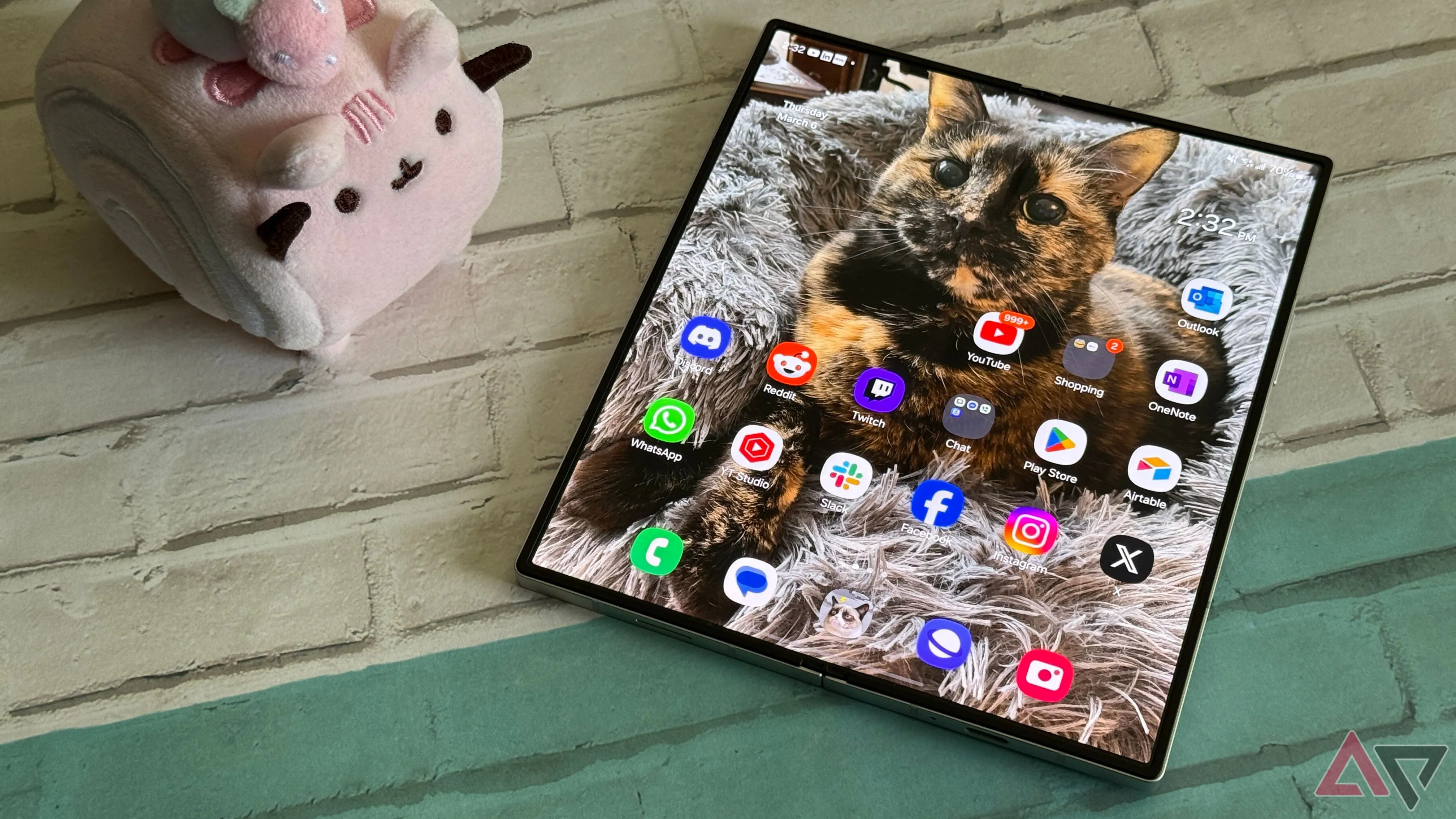 Hình ảnh Samsung Galaxy Z Fold 6 ở trạng thái mở, thiết kế mà Galaxy Z Fold 7 kế thừa nhưng sẽ mỏng hơn