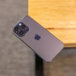 Mặt lưng iPhone cho phép thiết lập tính năng Chạm Mặt Lưng để thực hiện thao tác nhanh.