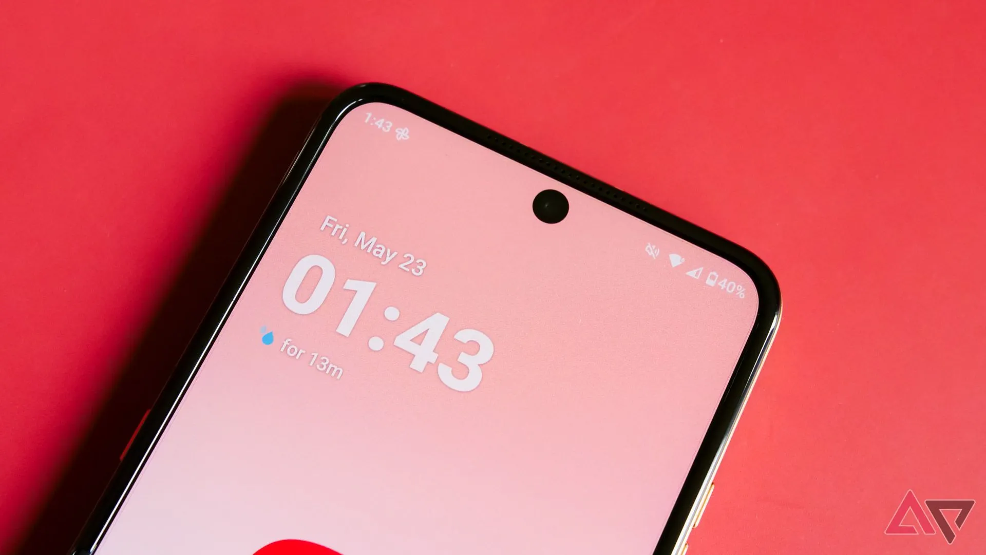 Thiết kế tổng thể của điện thoại Motorola Razr Ultra.