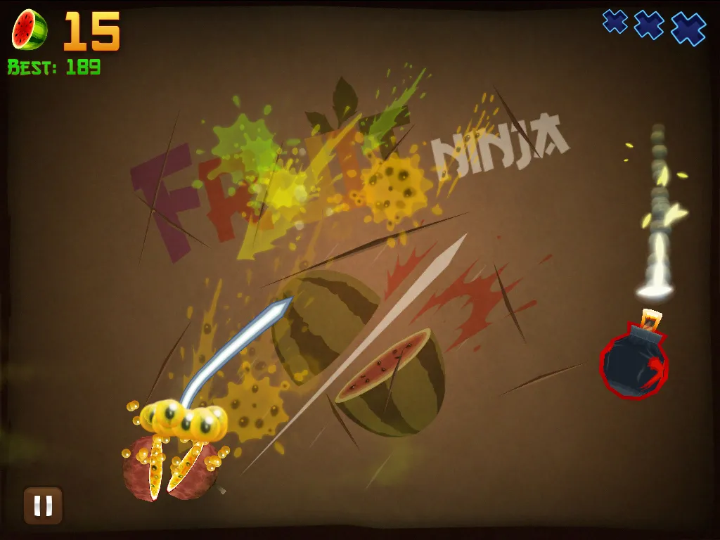 Trò chơi Fruit Ninja đang chạy trên iPad 2, cho thấy khả năng chơi các game kinh điển trên thiết bị cũ.