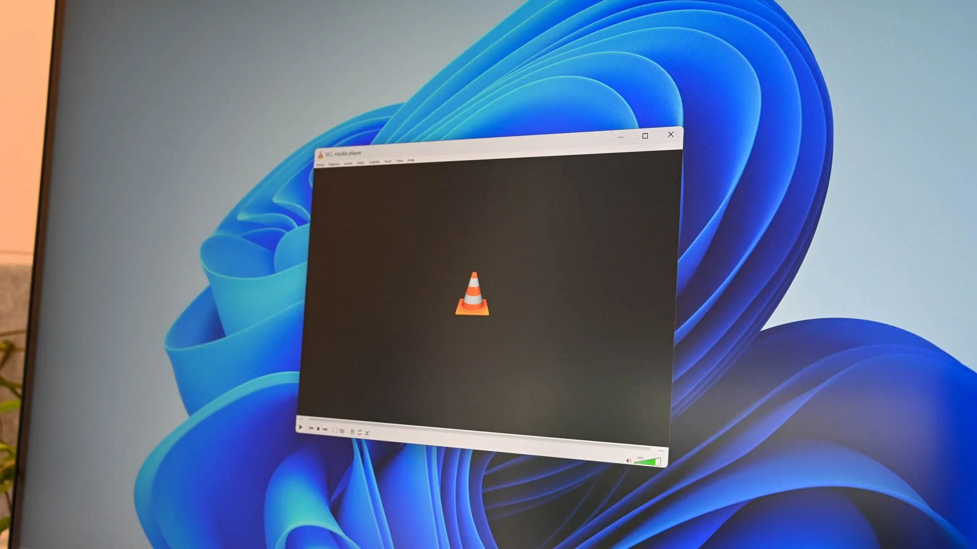 VLC Media Player đang mở trên Windows 11, hiển thị giao diện chính.