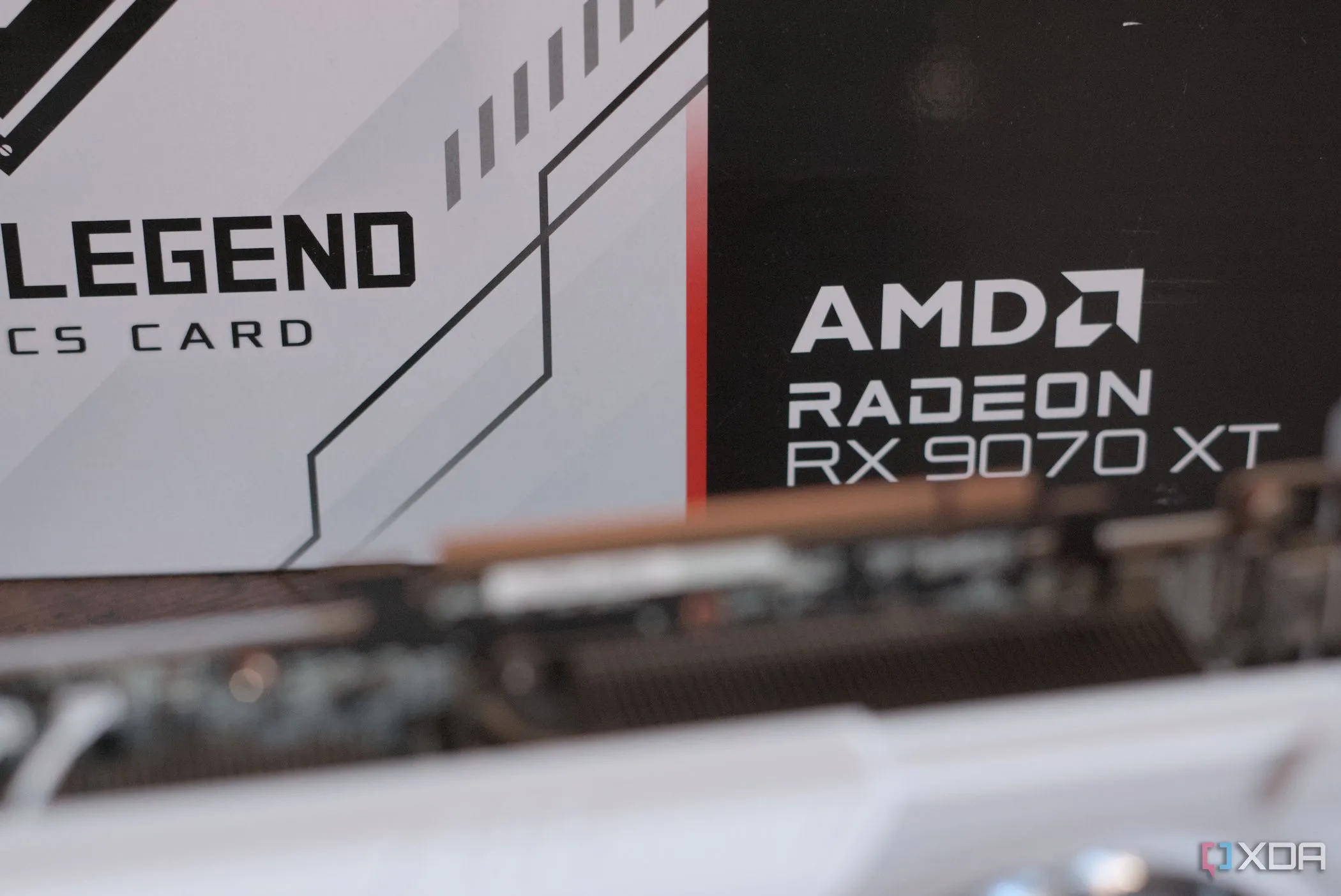 Card đồ họa AMD Radeon RX 9070 XT Steel Legend, đại diện cho công nghệ tạo khung hình đối thủ của Nvidia