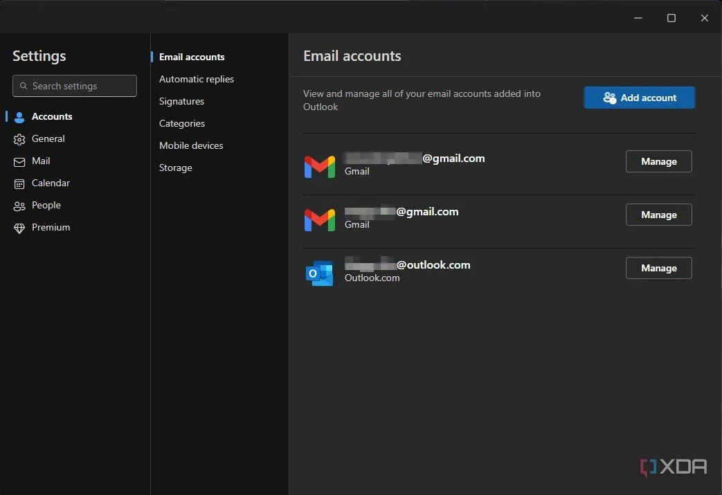 Danh sách các tài khoản email đã liên kết trong Outlook Windows với nút &quot;Manage&quot;