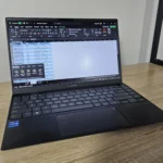 Giao diện Excel hiển thị công cụ phân tích nhanh trên máy tính xách tay, minh họa khả năng quản lý dữ liệu đa dạng