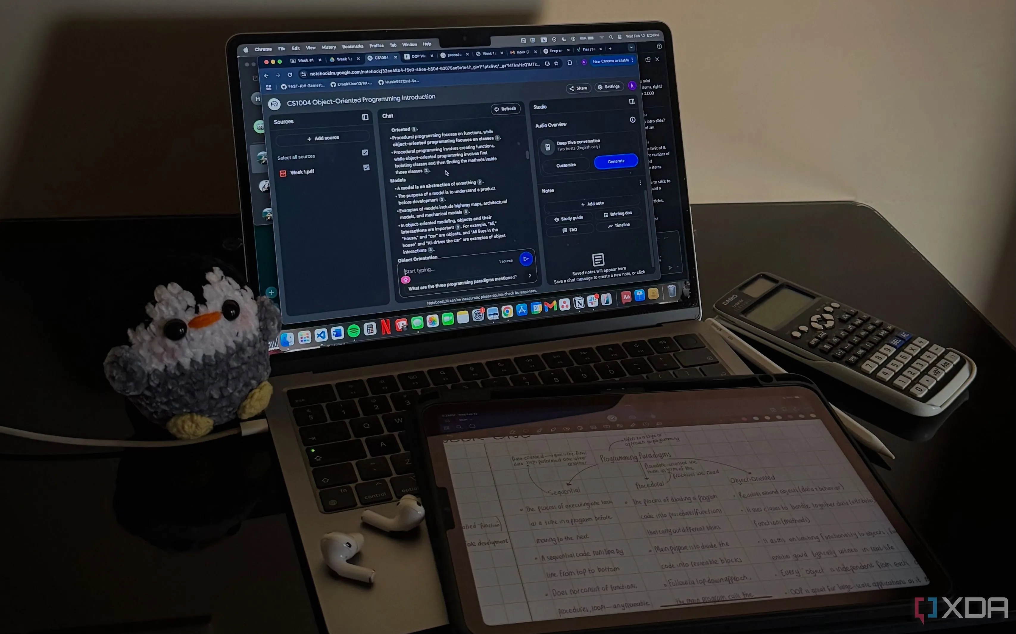 Giao diện NotebookLM của Google trên MacBook, minh họa công cụ AI hỗ trợ nghiên cứu cá nhân.