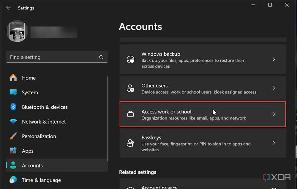 Giao diện quản lý tài khoản công việc hoặc trường học trên Windows 11