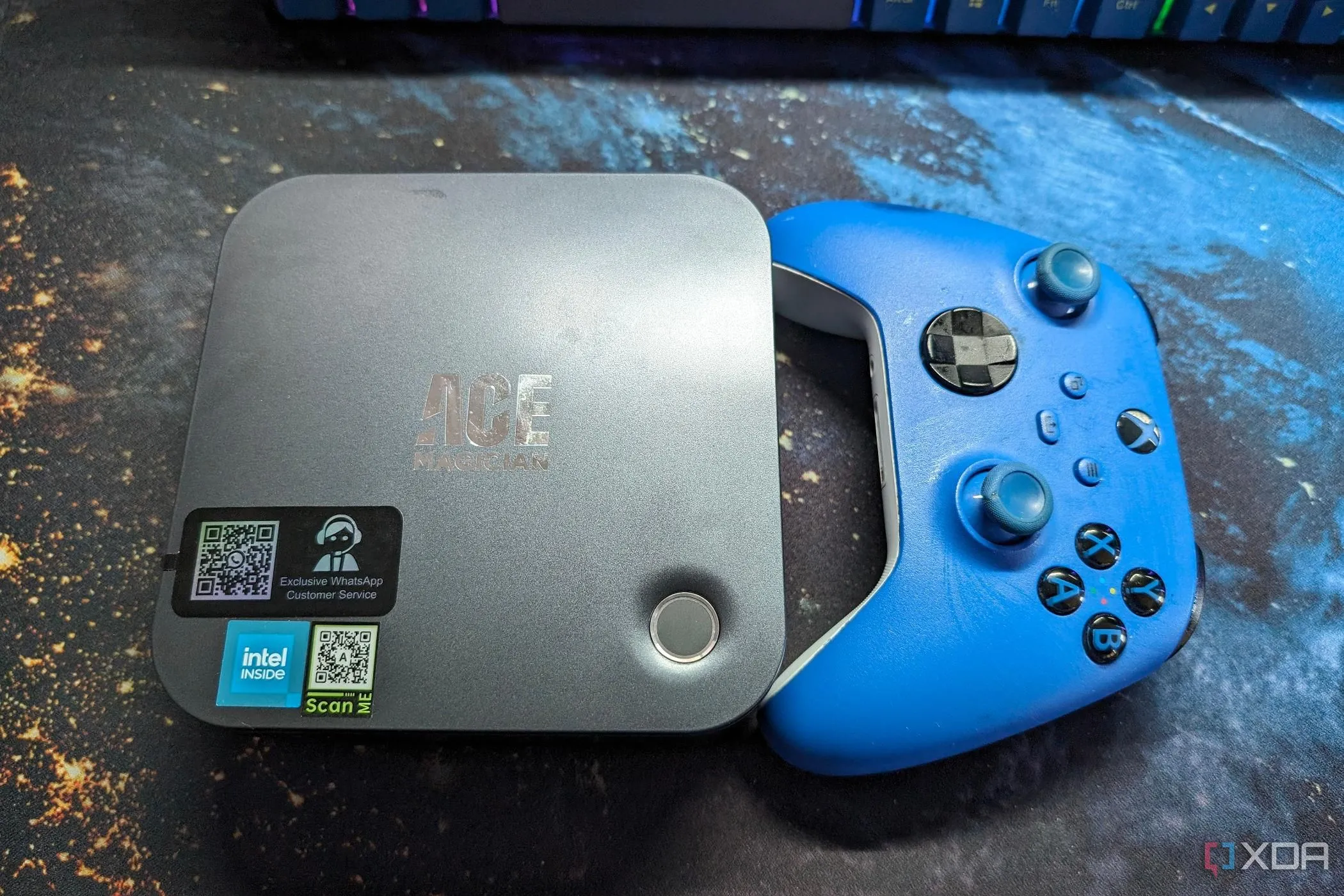 Kích thước Mini PC Intel nhỏ gọn tương đương tay cầm Xbox, dễ dàng mang theo