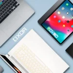 Laptop hiển thị các phần mềm chỉnh sửa ảnh chuyên nghiệp, minh họa cho việc lựa chọn công cụ phù hợp