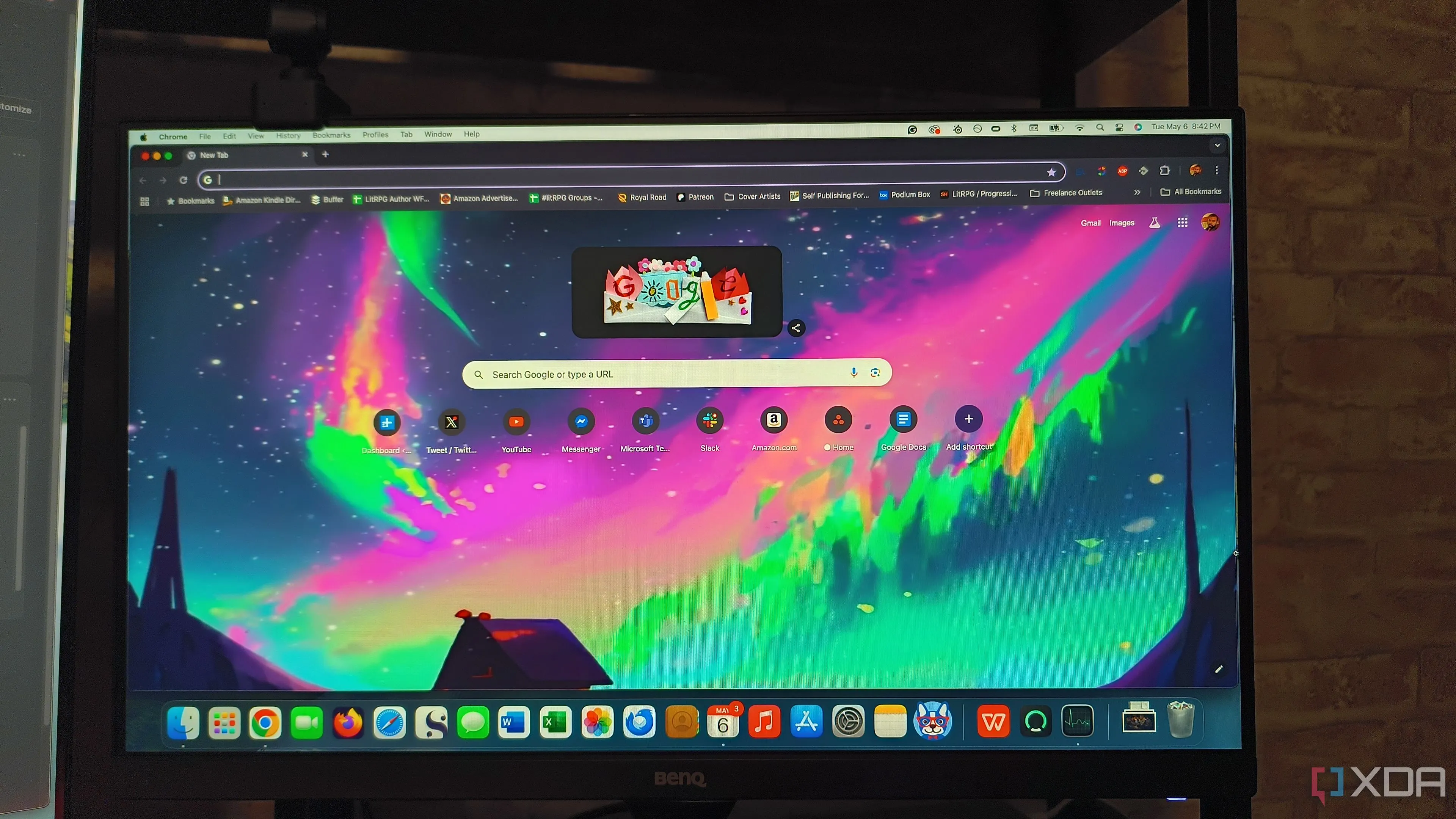 Logo Google Chrome với các biểu tượng về theo dõi và bảo mật trực tuyến