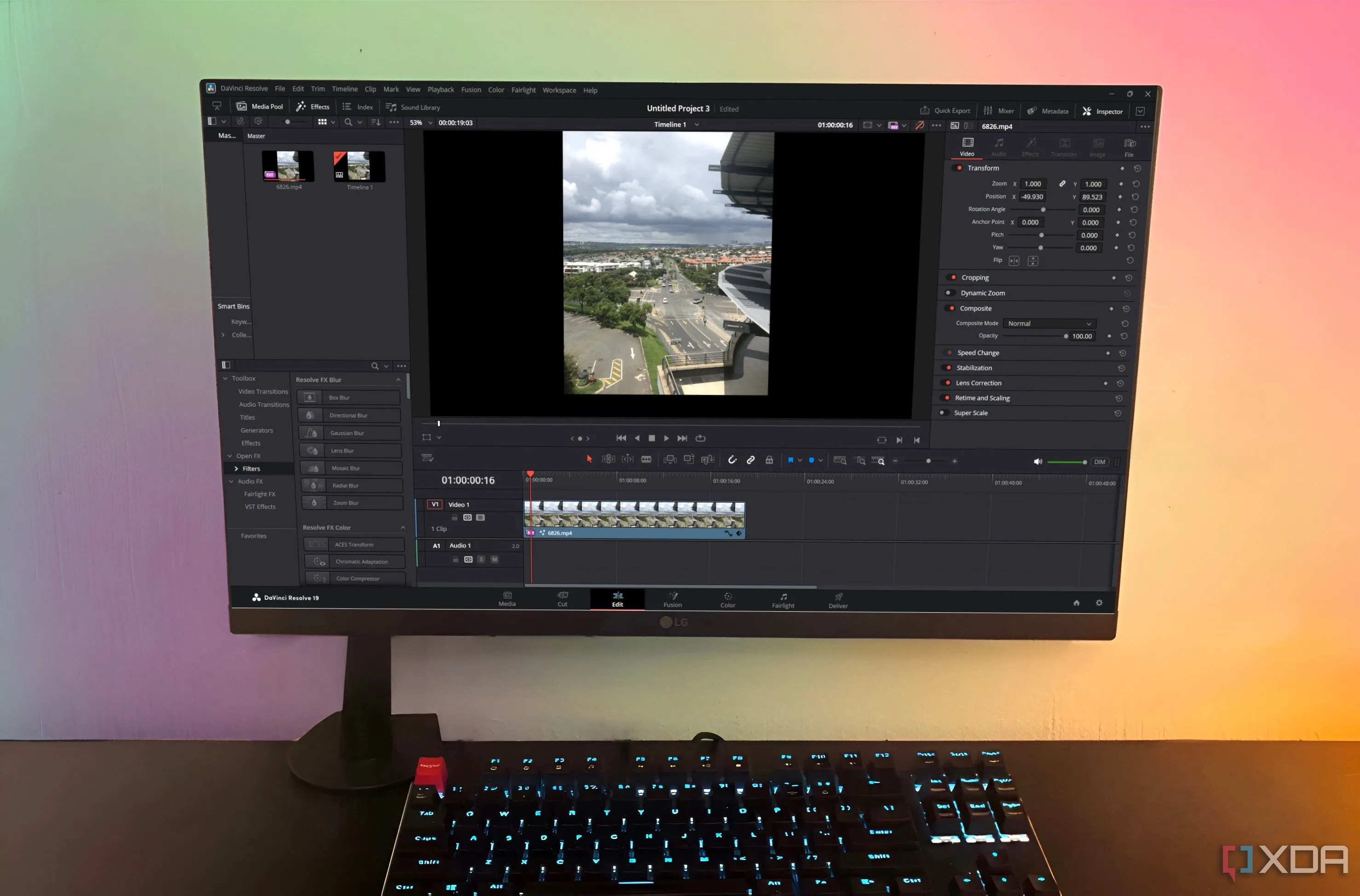 Màn hình làm việc của DaVinci Resolve trên máy tính để bàn, minh họa giao diện chỉnh sửa video chuyên nghiệp thay thế Adobe Premiere Pro