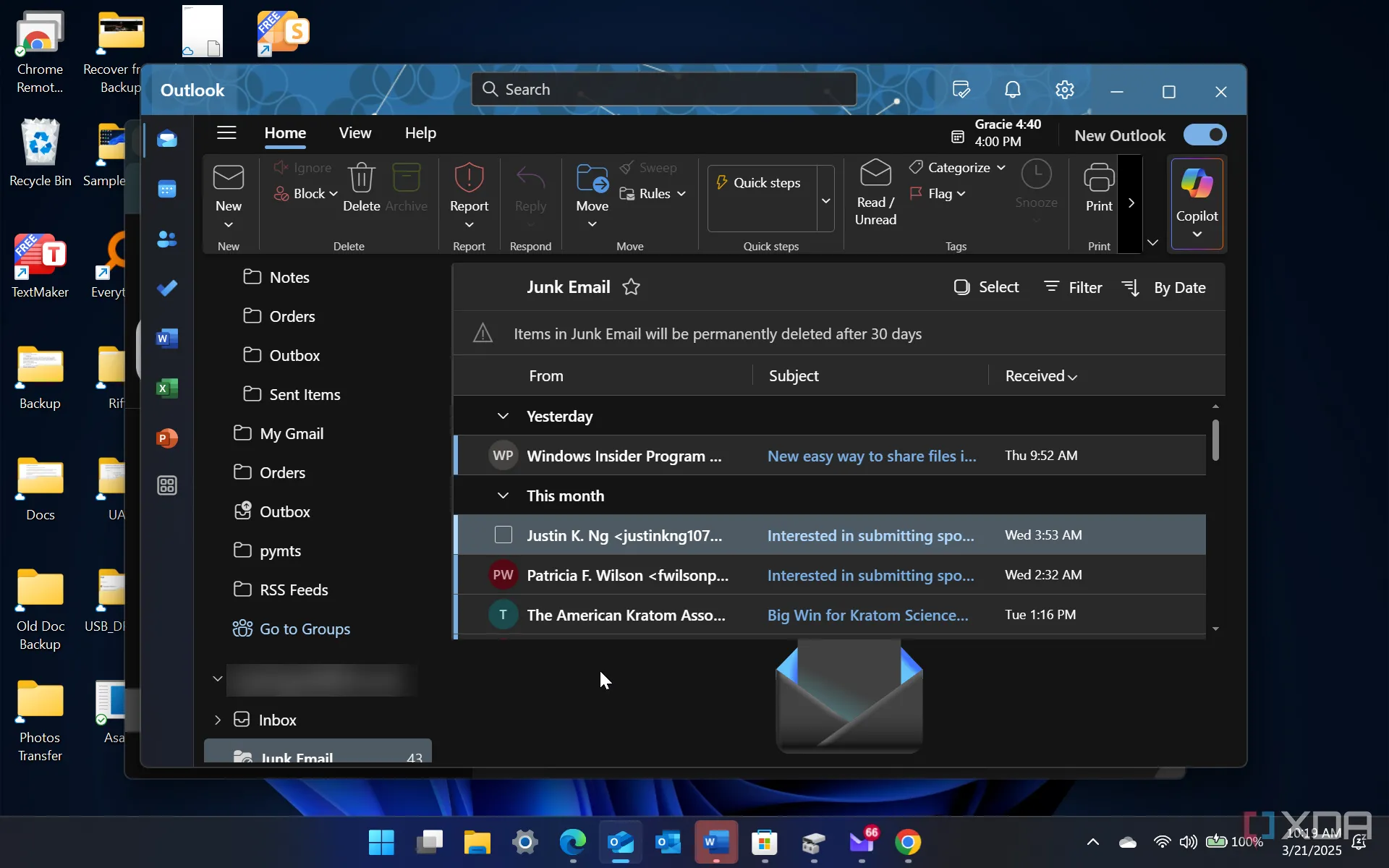 Màn hình ứng dụng Outlook hiển thị các email bị đánh dấu là thư rác, minh họa thách thức lớn trong việc chống spam.