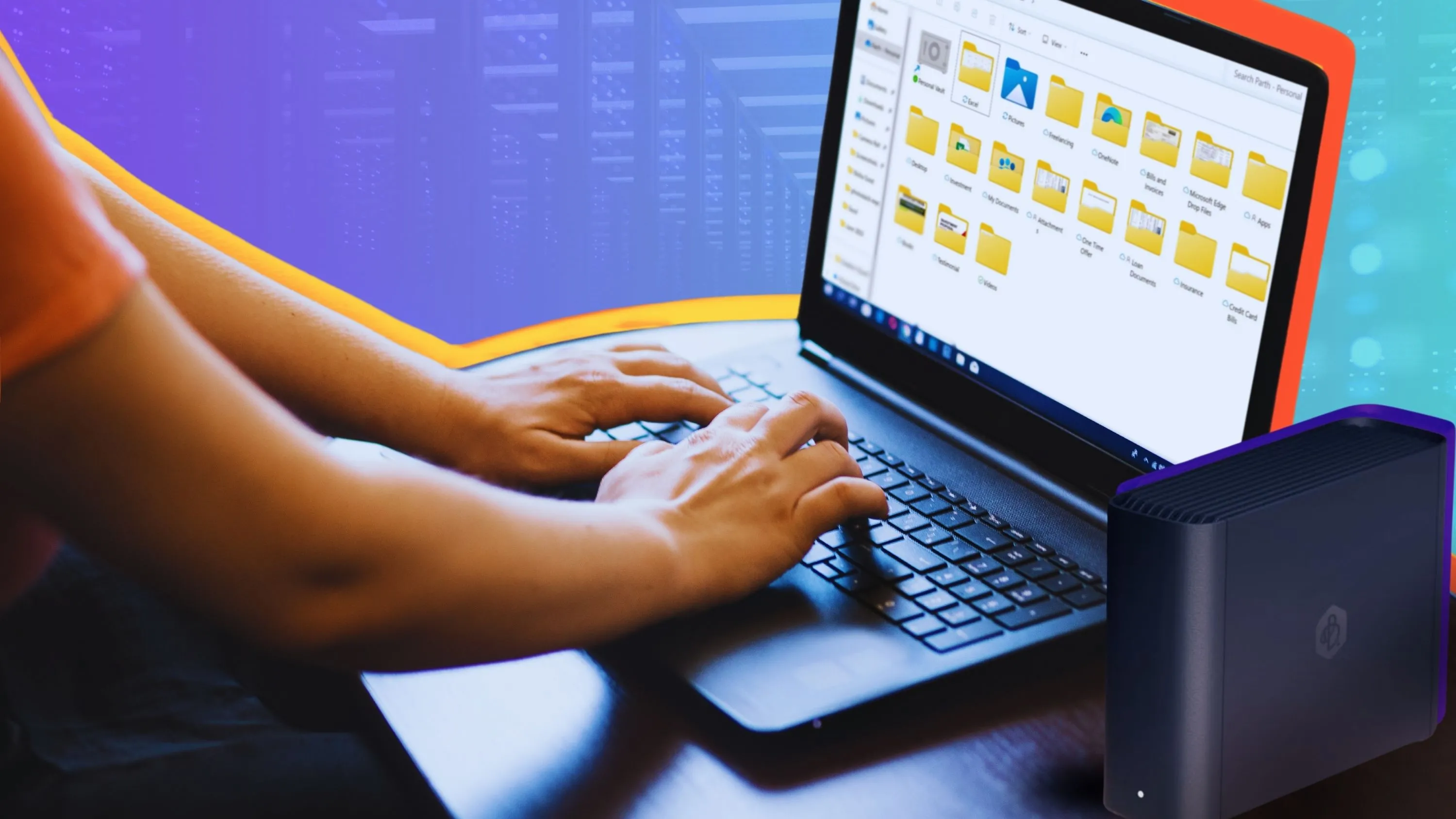NAS Synology Beestation cùng người dùng đang mở File Explorer trên laptop Windows