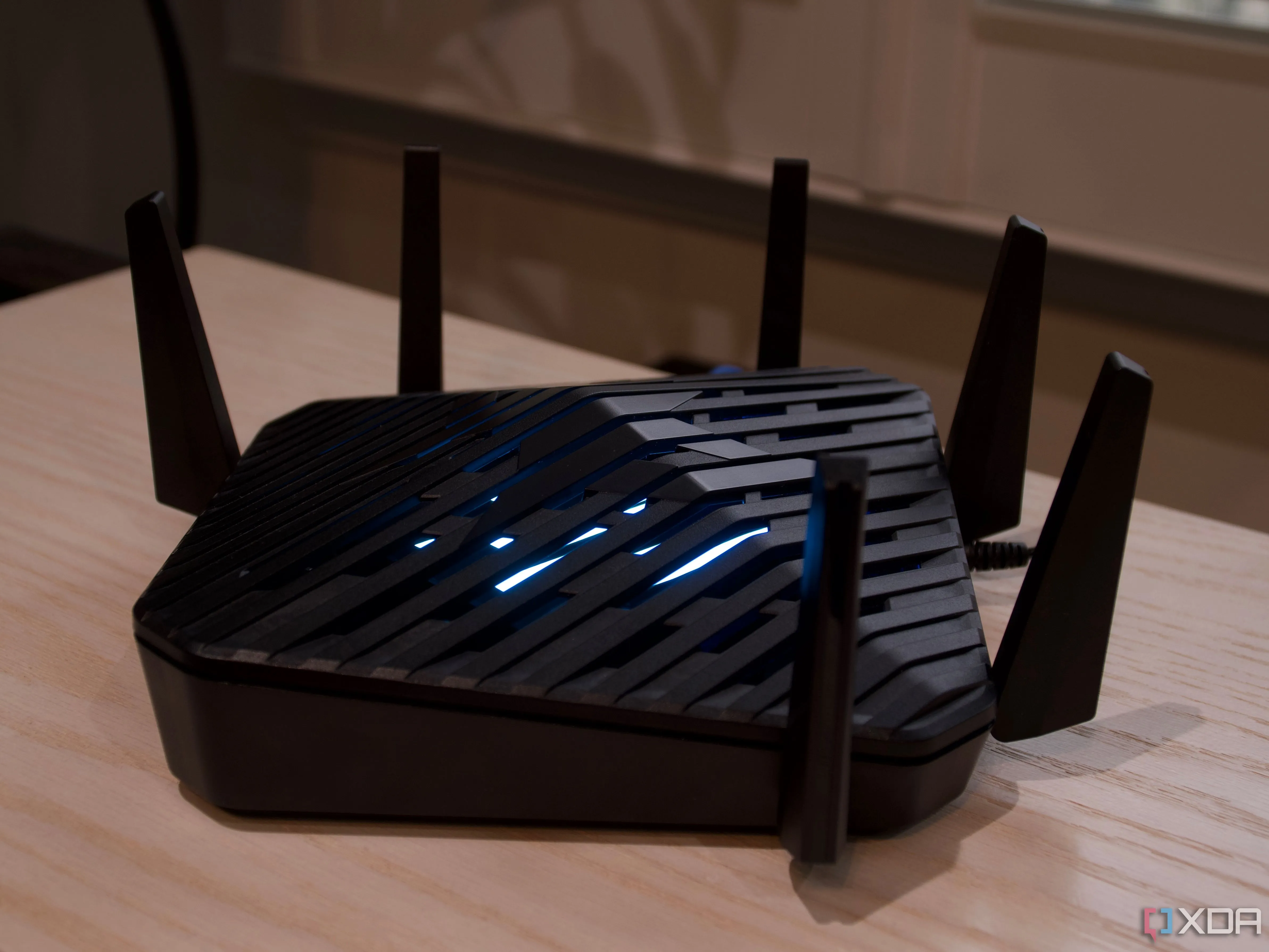 Router Wi-Fi Acer Predator Connect W6 được đặt ở một góc