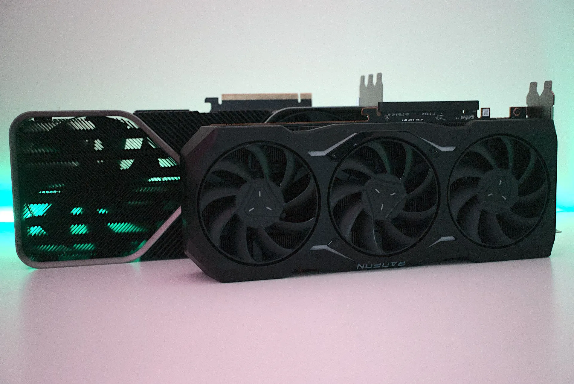 So sánh hiệu năng GPU NVIDIA GeForce RTX 4090 và AMD Radeon RX 7900 XTX trong bối cảnh DLSS