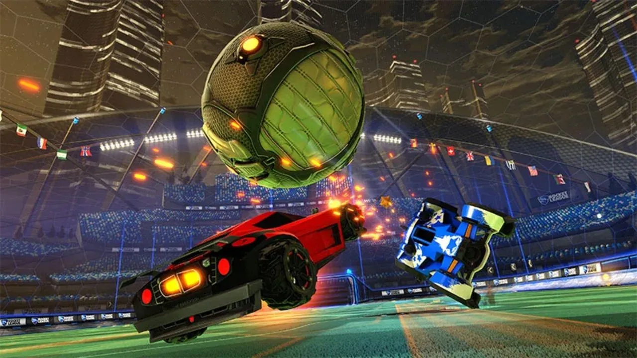 Ảnh chụp màn hình game Rocket League với hai chiếc xe ô tô nhảy lên hướng về quả bóng kim loại lớn.