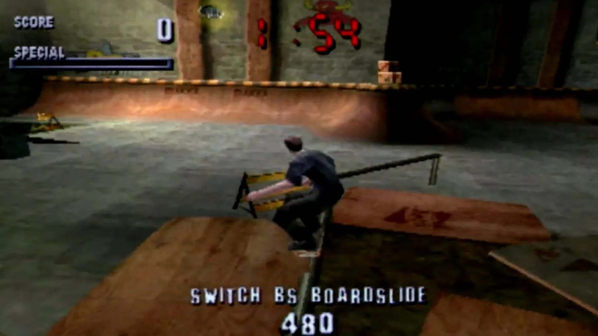 Ảnh chụp màn hình gameplay của game Tony Hawk's Pro Skater với nhân vật đang thực hiện trick trượt ván