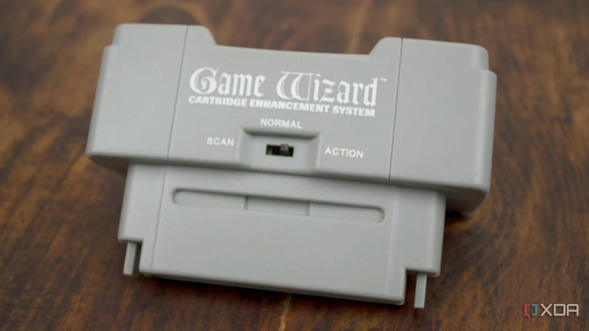 Ảnh mặt trước của thiết bị gian lận Game Wizard SNES