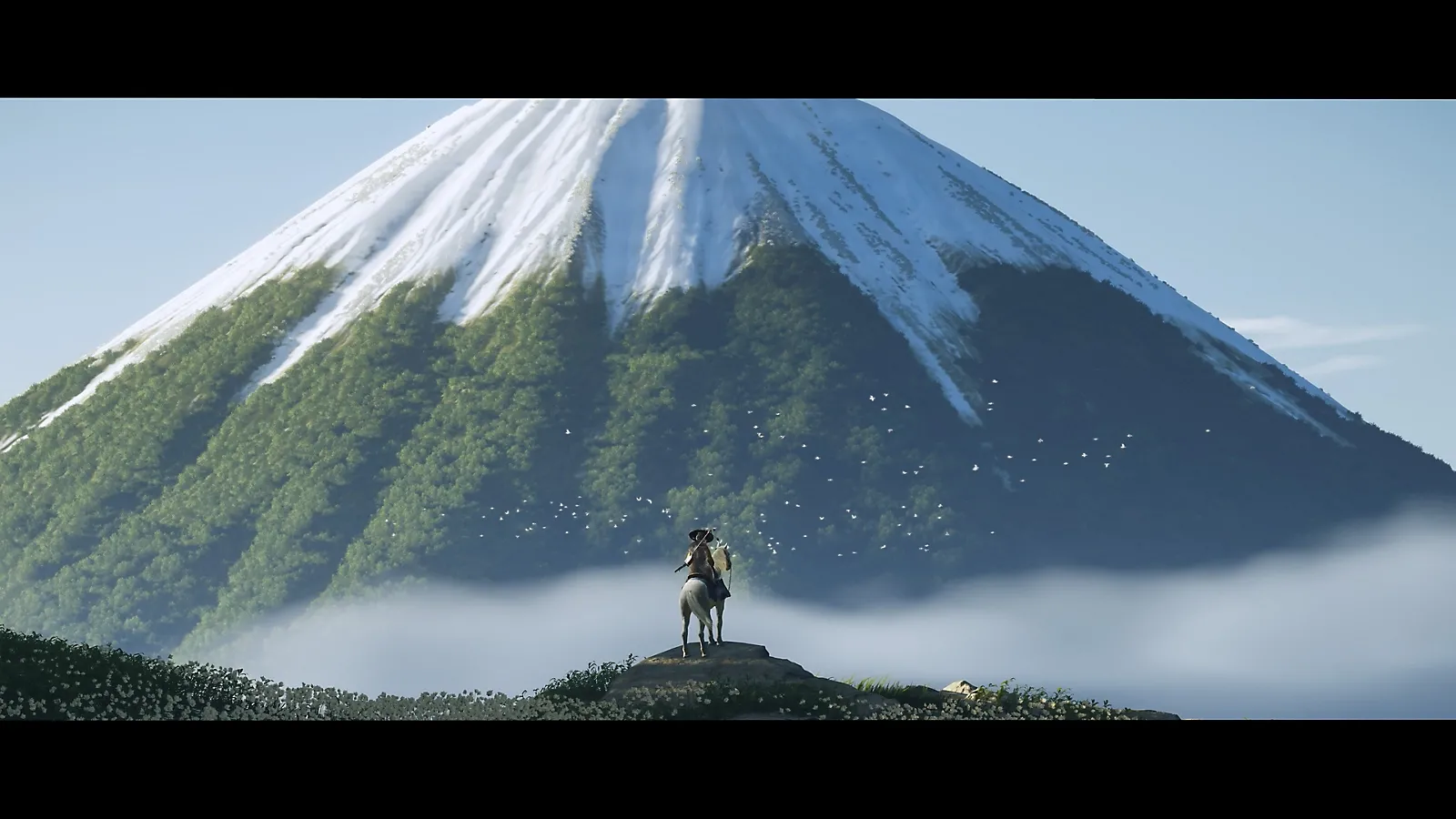 Atsu, nhân vật chính của Ghost of Yōtei, đứng nhìn ra núi Yōtei hùng vĩ, biểu tượng của vùng đất Ezo
