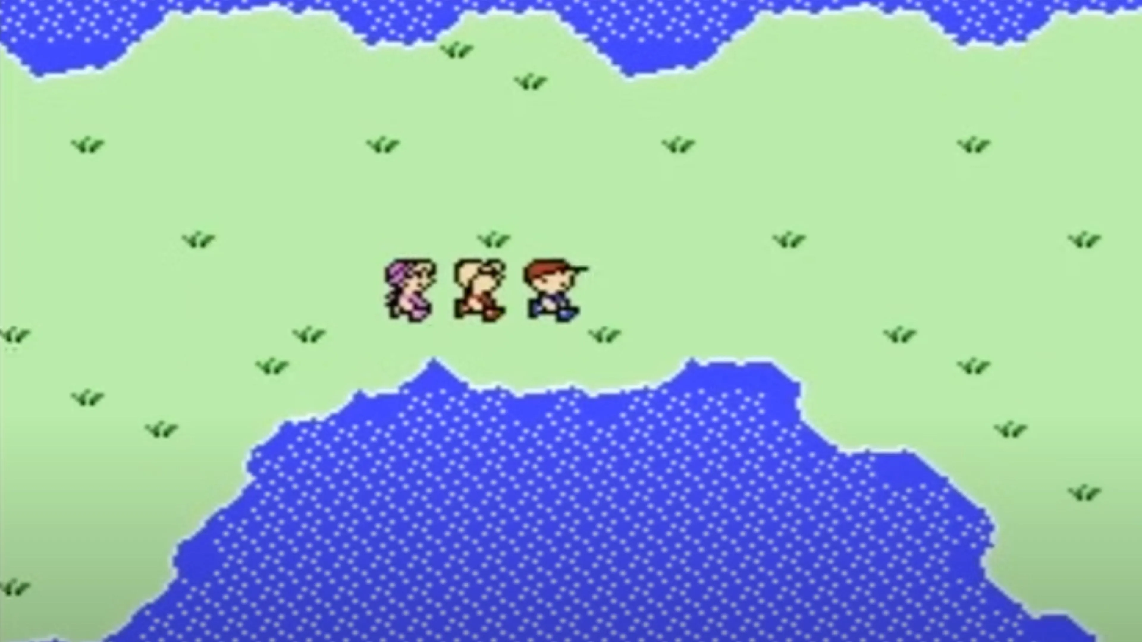 Ba nhân vật chính đang đi bộ trong thế giới game Earthbound Beginnings