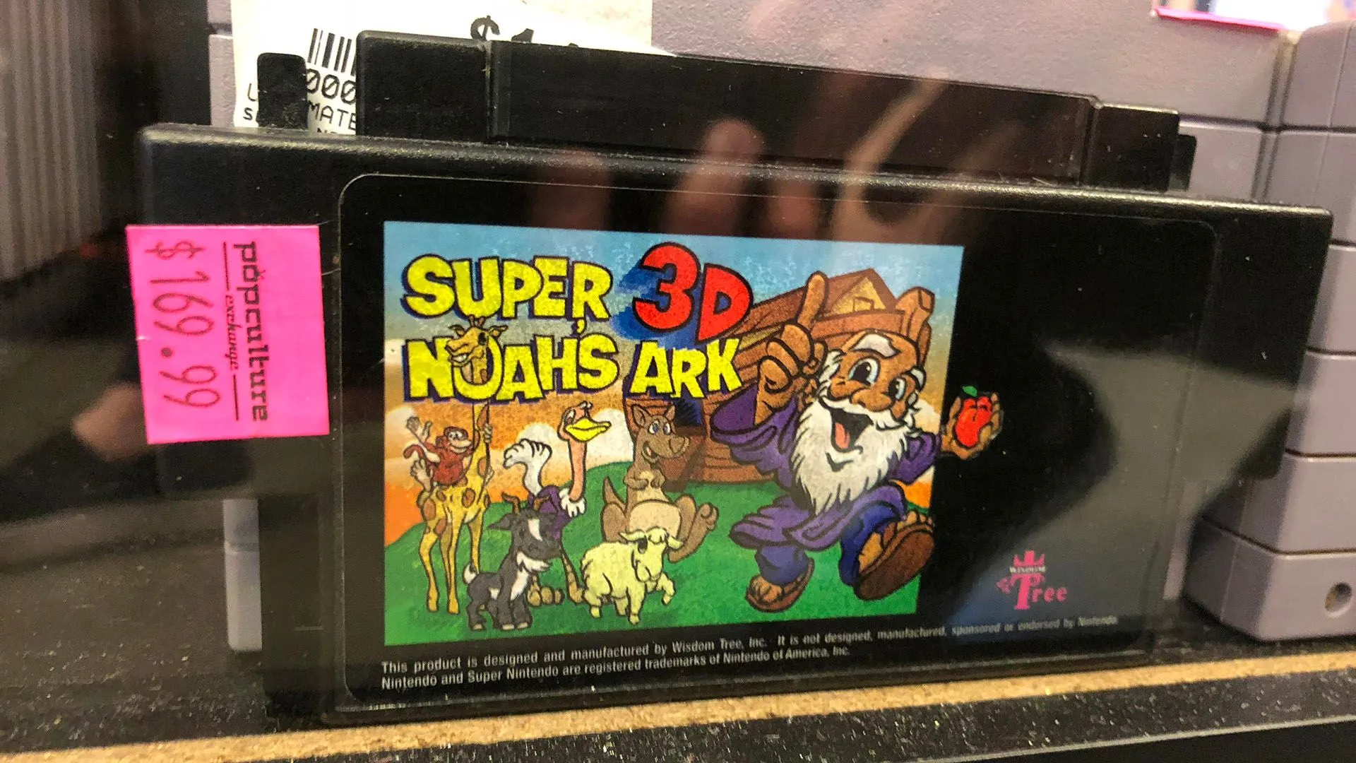 Băng game Super Noah's Ark 3D được bày bán trong cửa hàng, một tựa game SNES không giấy phép độc đáo