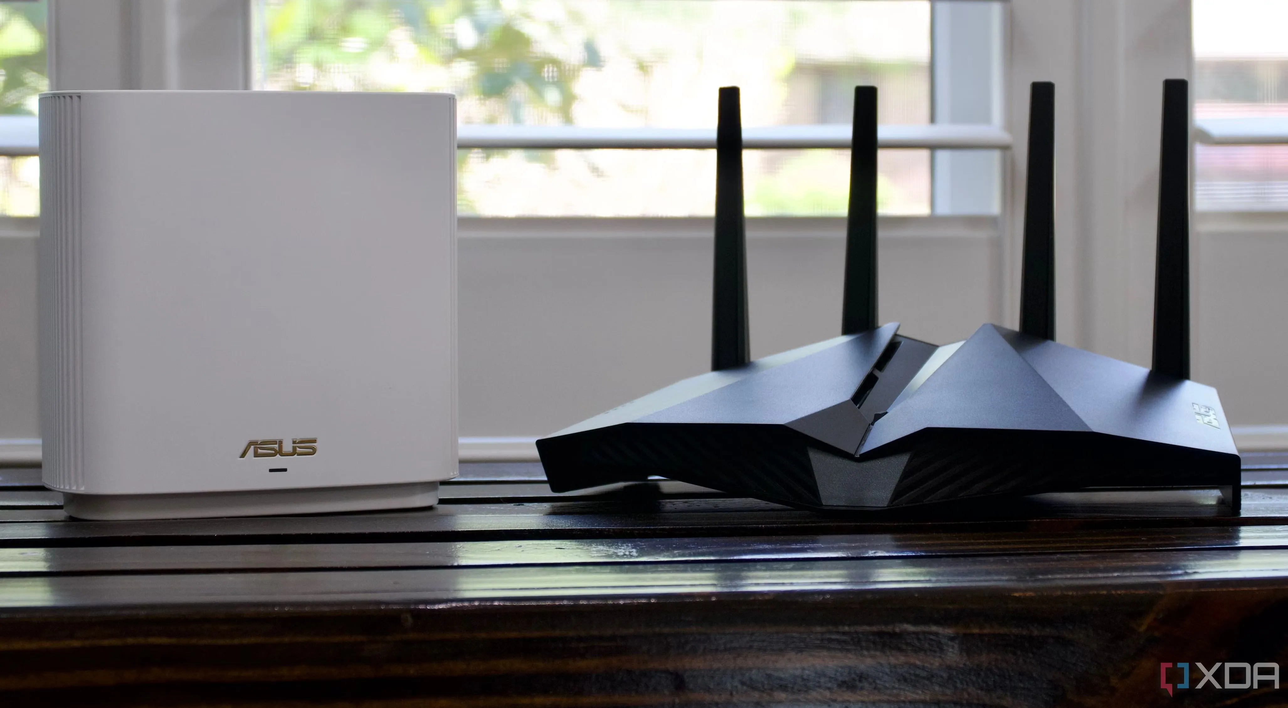 Bộ định tuyến Asus ZenWifi, biểu tượng cho thiết bị mạng mạnh mẽ hỗ trợ phân đoạn VLAN để tăng cường bảo mật