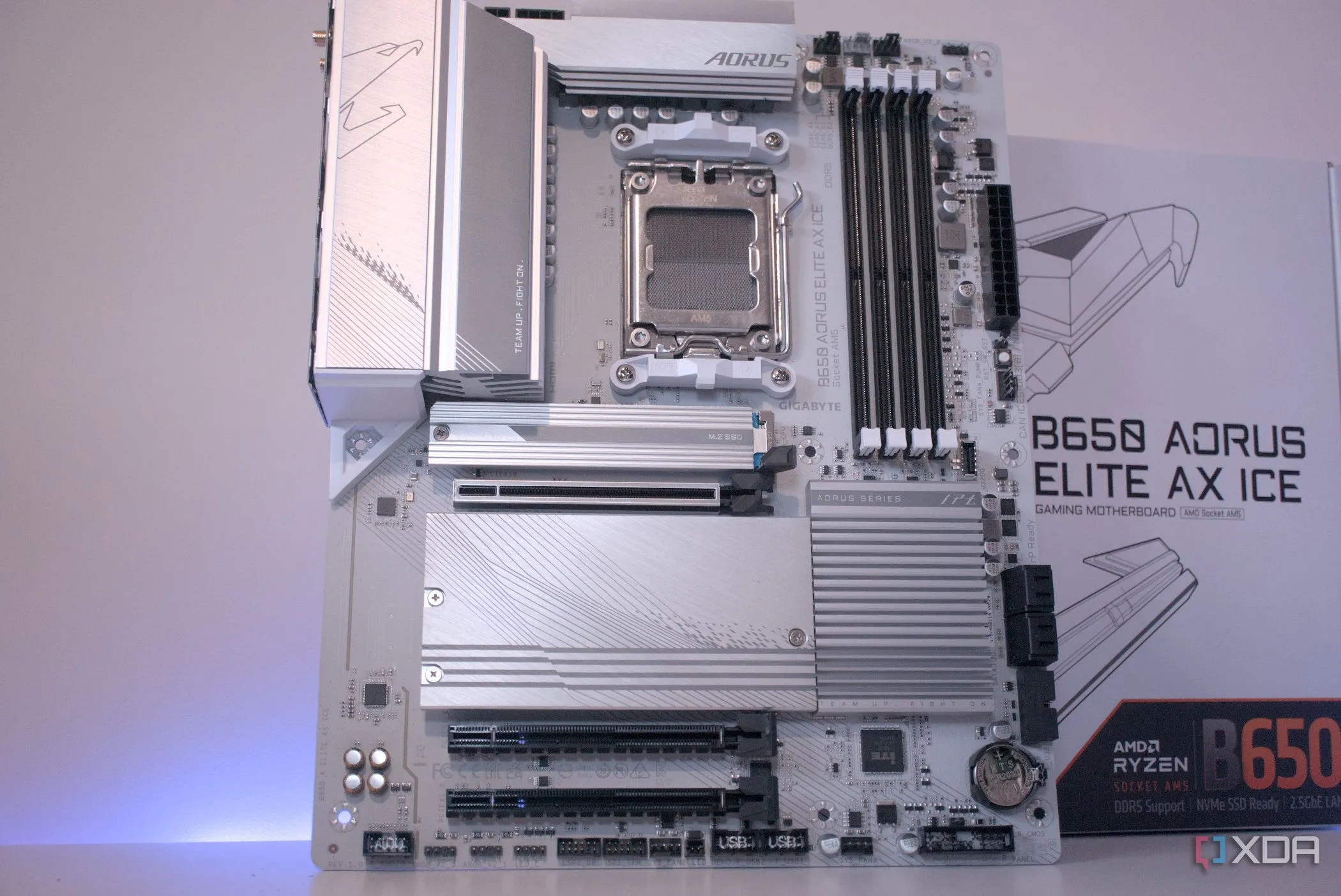 Bo mạch chủ Gigabyte B650 Aorus Elite AX Ice màu trắng, một linh kiện quan trọng của PC gaming