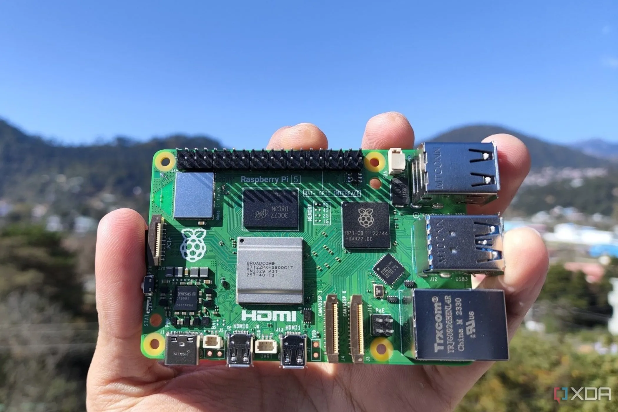 Bo mạch Raspberry Pi 5, một trong những thiết bị tương thích với bộ home lab mini Microlab in 3D
