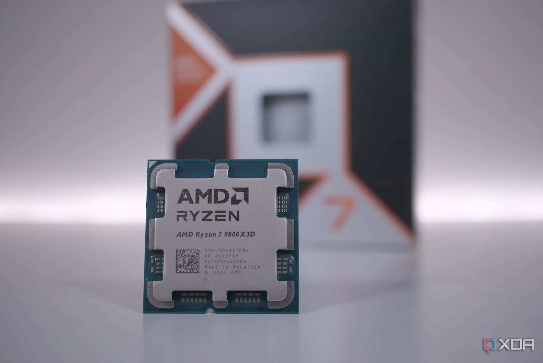 Bộ vi xử lý AMD Ryzen 7 9800X3D với công nghệ 3D V-Cache, dẫn đầu về hiệu năng chơi game