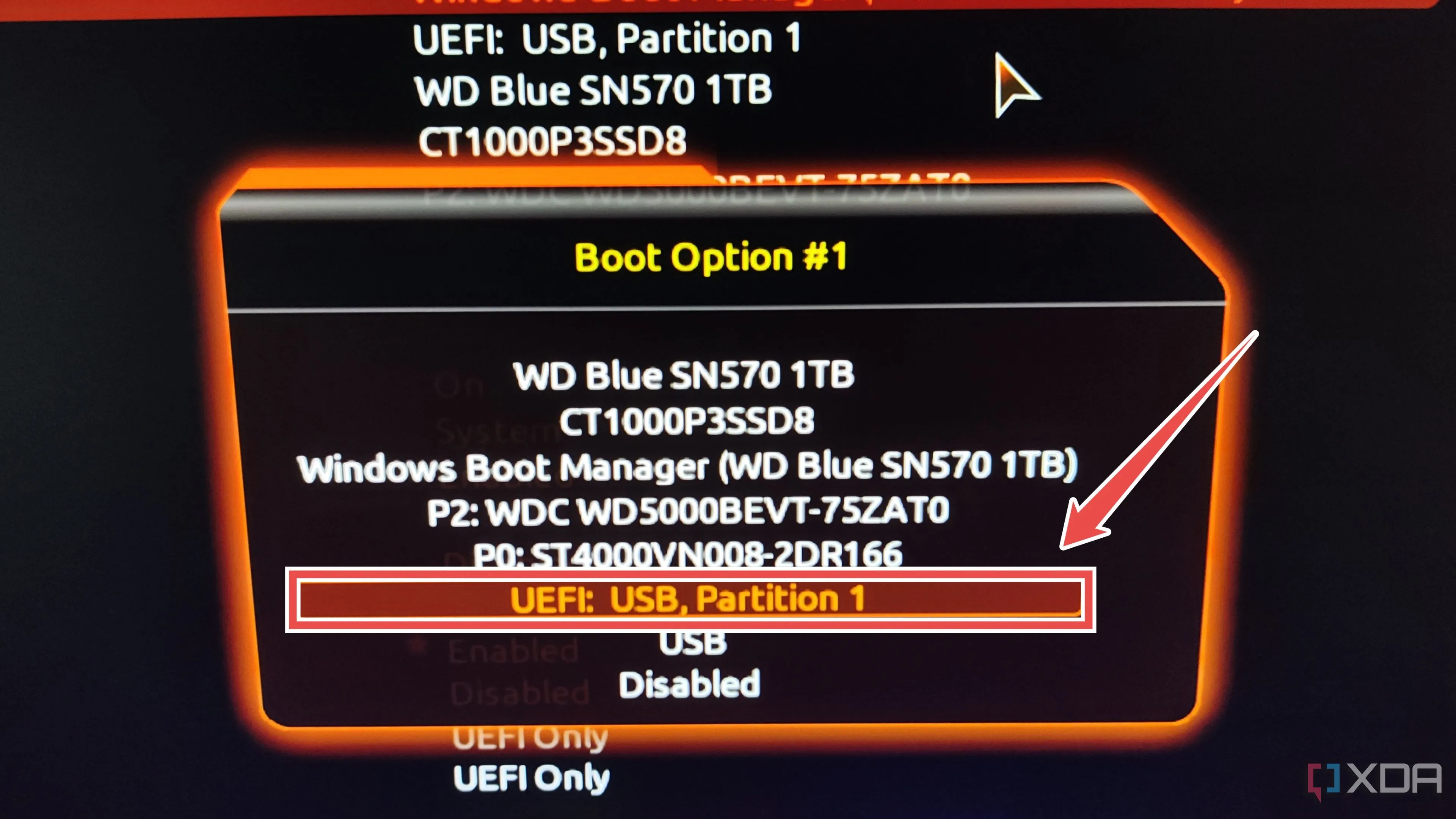 Cài đặt ổ đĩa USB làm tùy chọn khởi động ưu tiên trong BIOS để cài Qubes OS