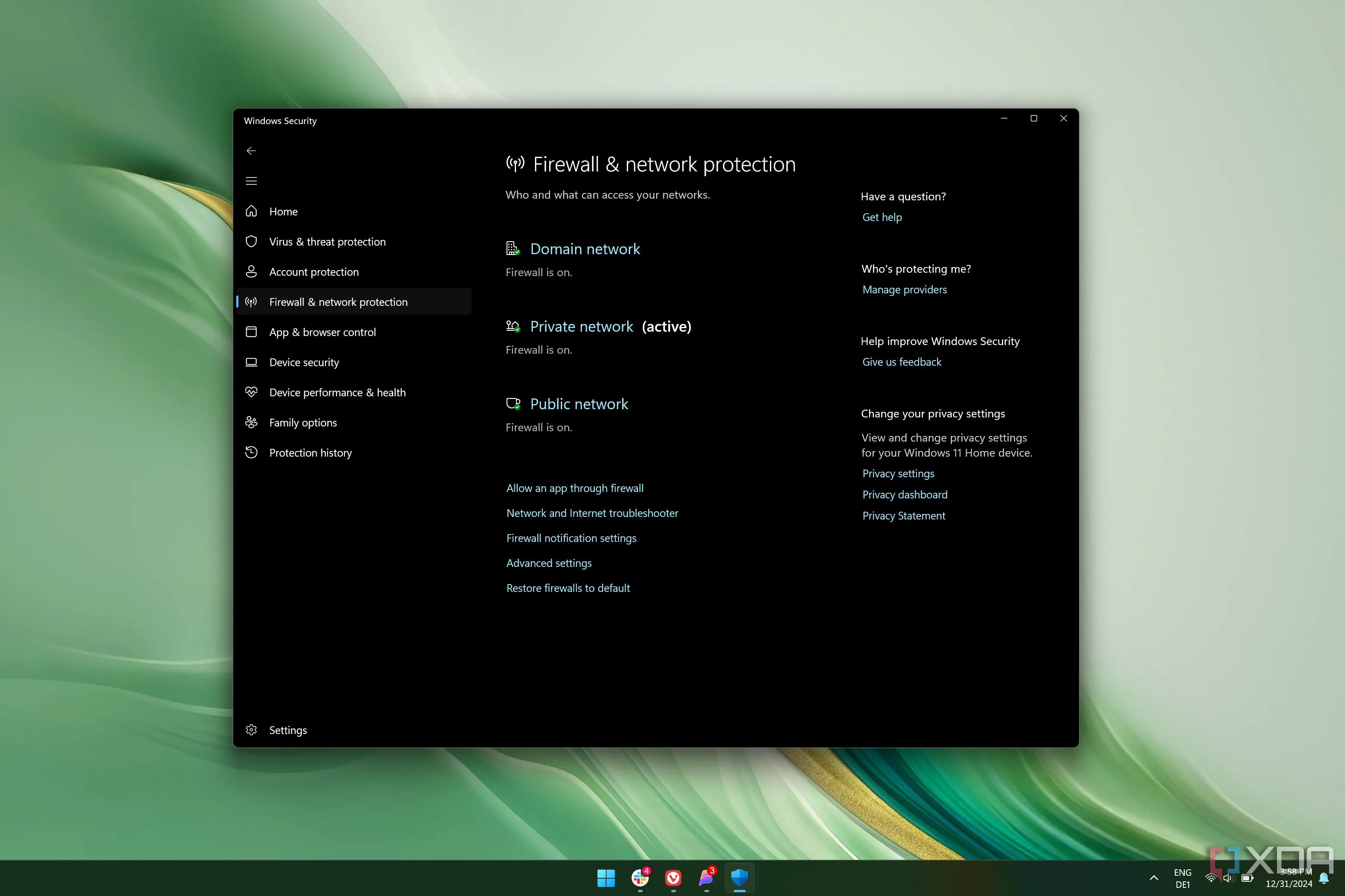 Cài đặt tường lửa và bảo vệ mạng trong Windows Security trên Windows 11, hiển thị trạng thái tường lửa cho các loại mạng khác nhau