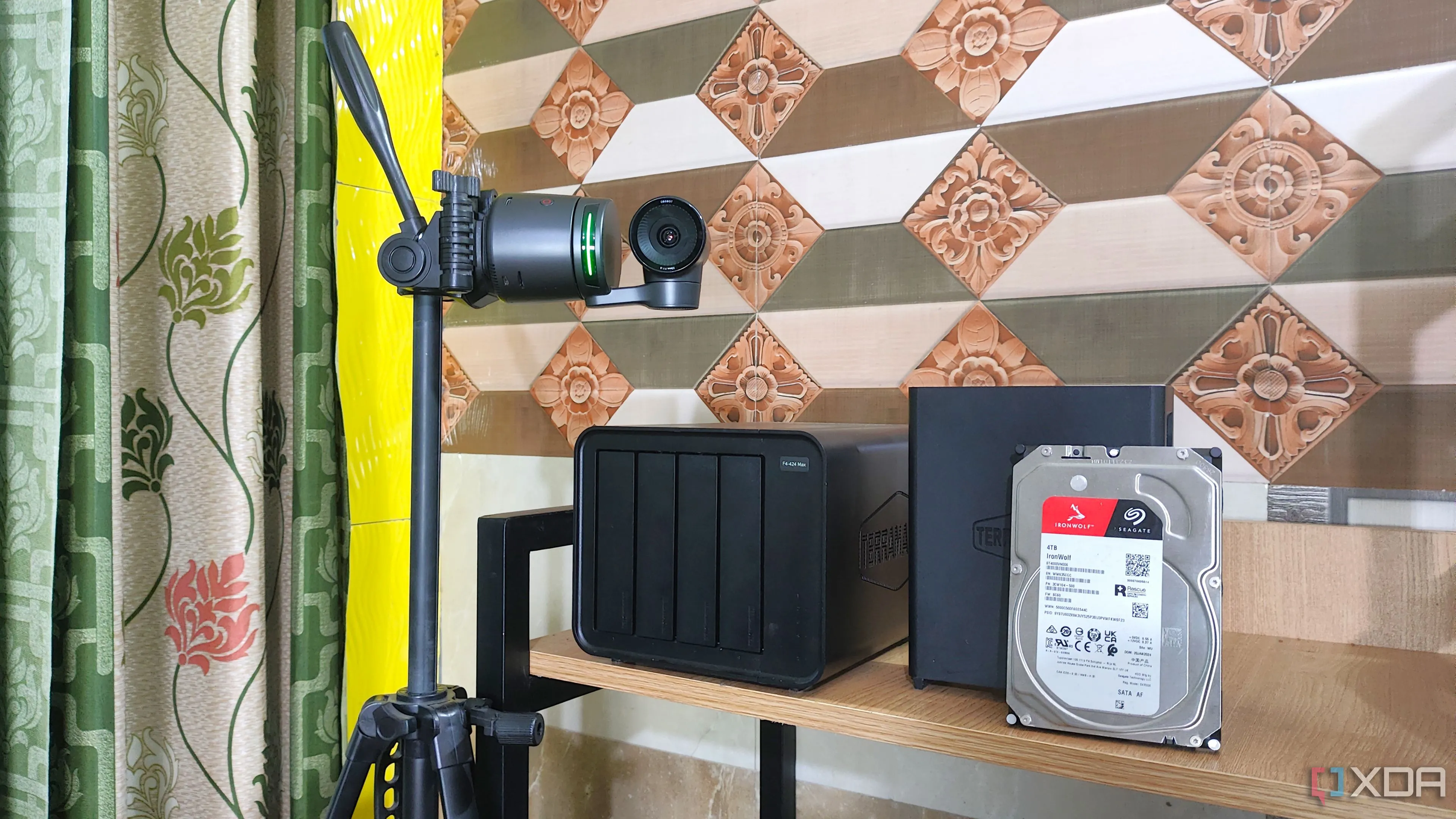 Camera Obsbot gần các thiết bị NAS của TerraMaster