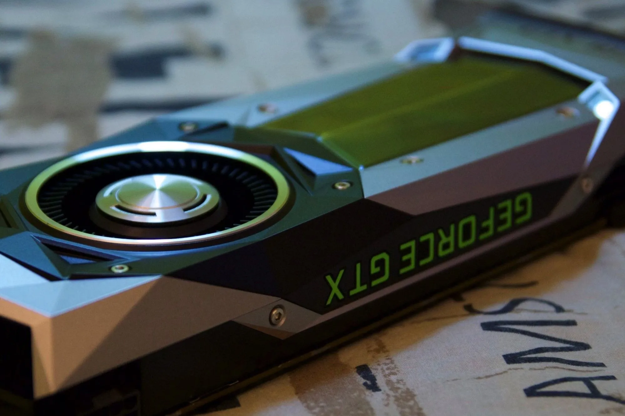 Cận cảnh card đồ họa NVIDIA GeForce GTX 1070 Founders Edition, minh chứng cho tuổi thọ dài lâu và giá trị của linh kiện PC được bảo trì tốt.