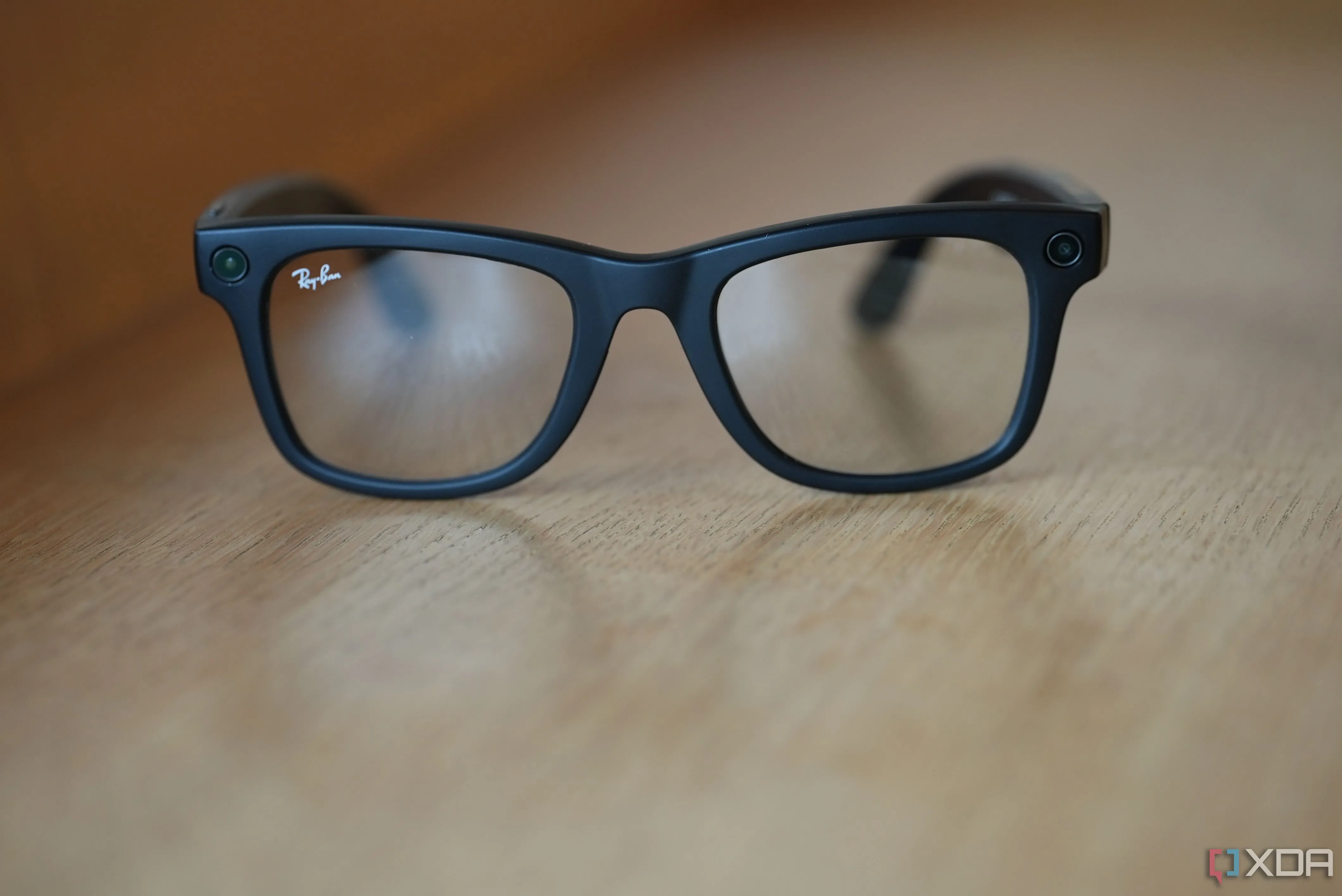 Cận cảnh kính chống ánh sáng xanh Ray-Ban Meta kiểu Wayfarer