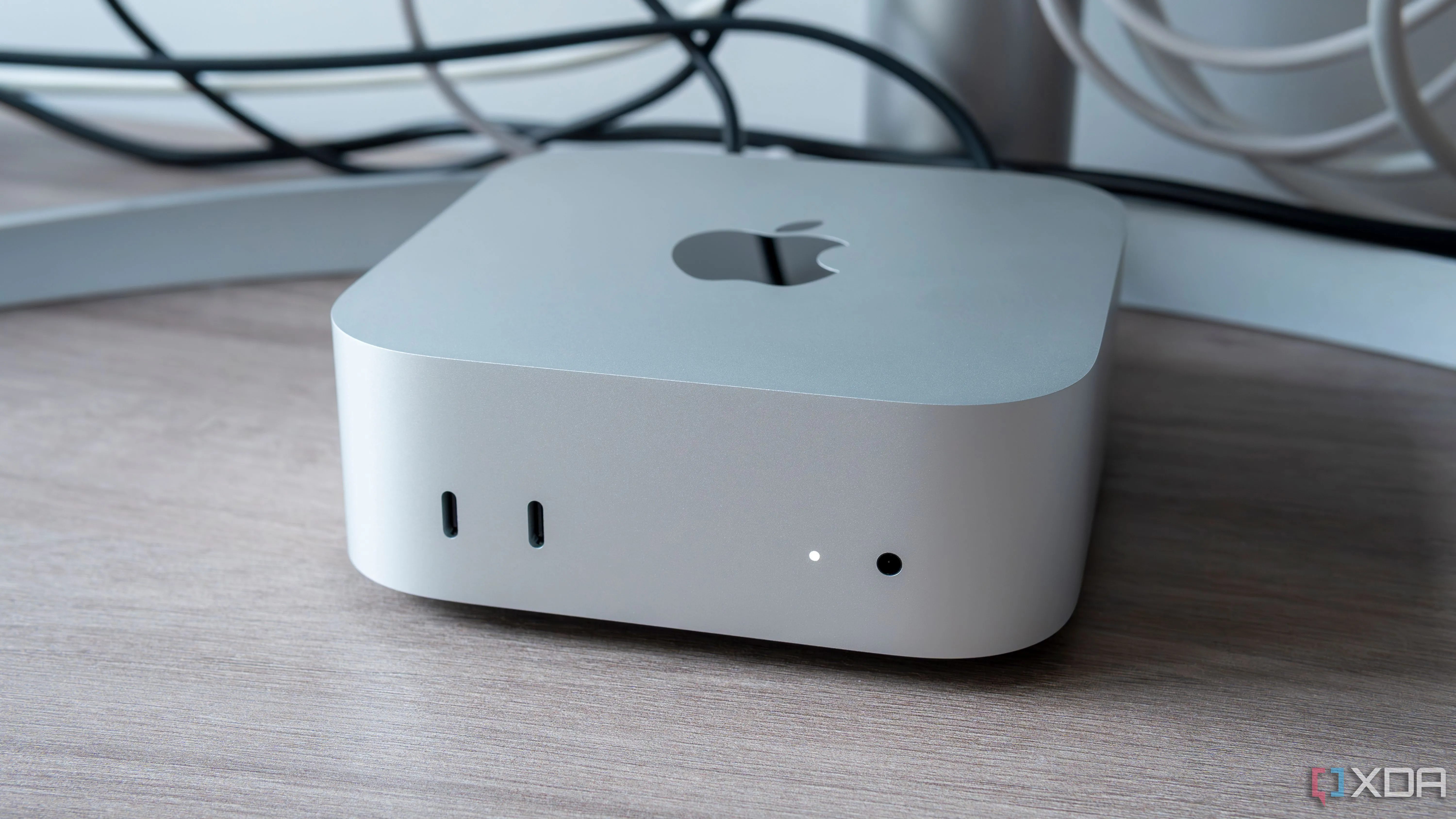 Cận cảnh Mac Mini 2024 với các linh kiện được hàn chặt, khó nâng cấp