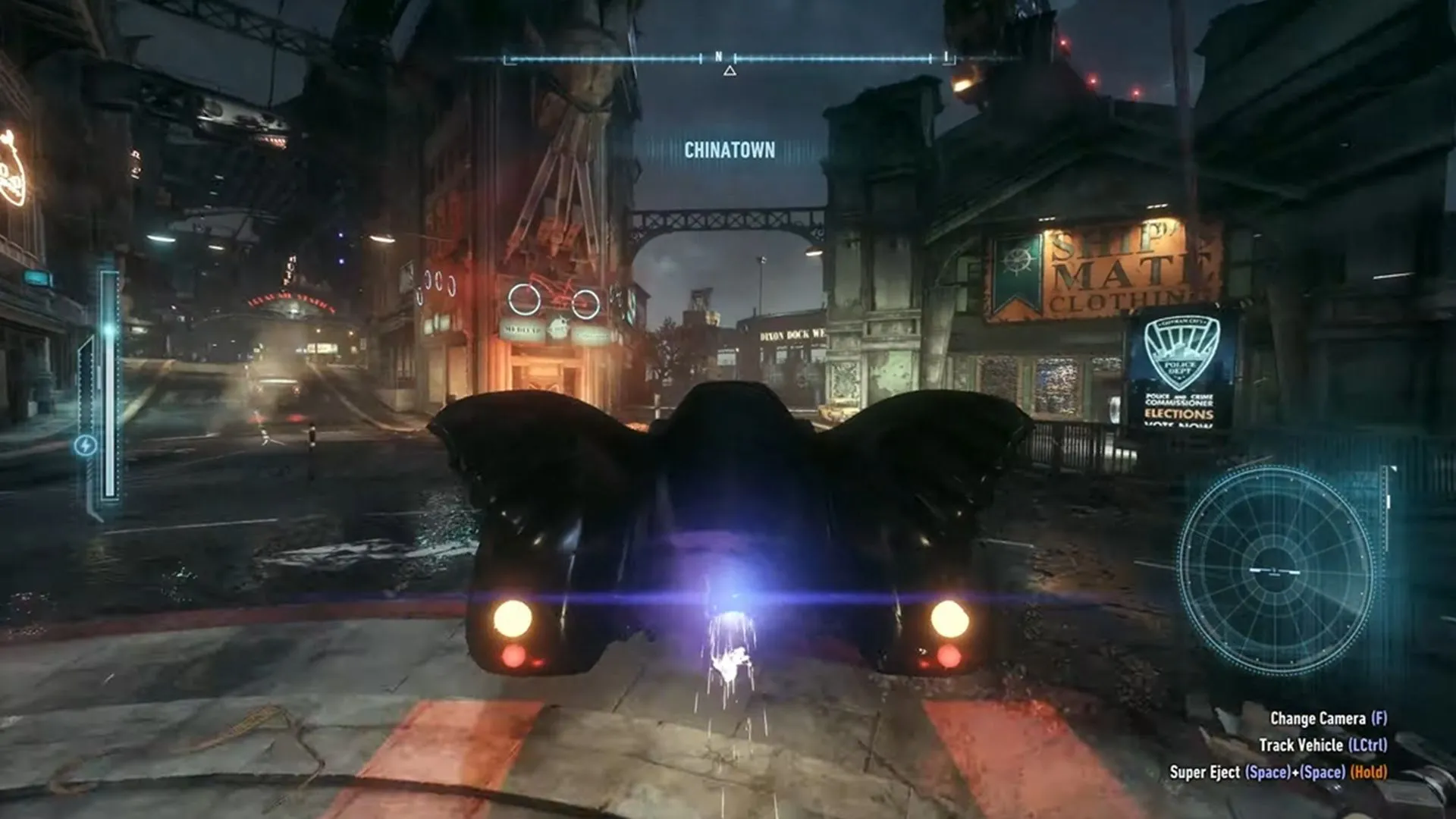 Cảnh Batman điều khiển Batmobile chiến đấu trên đường phố Gotham trong Arkham Knight