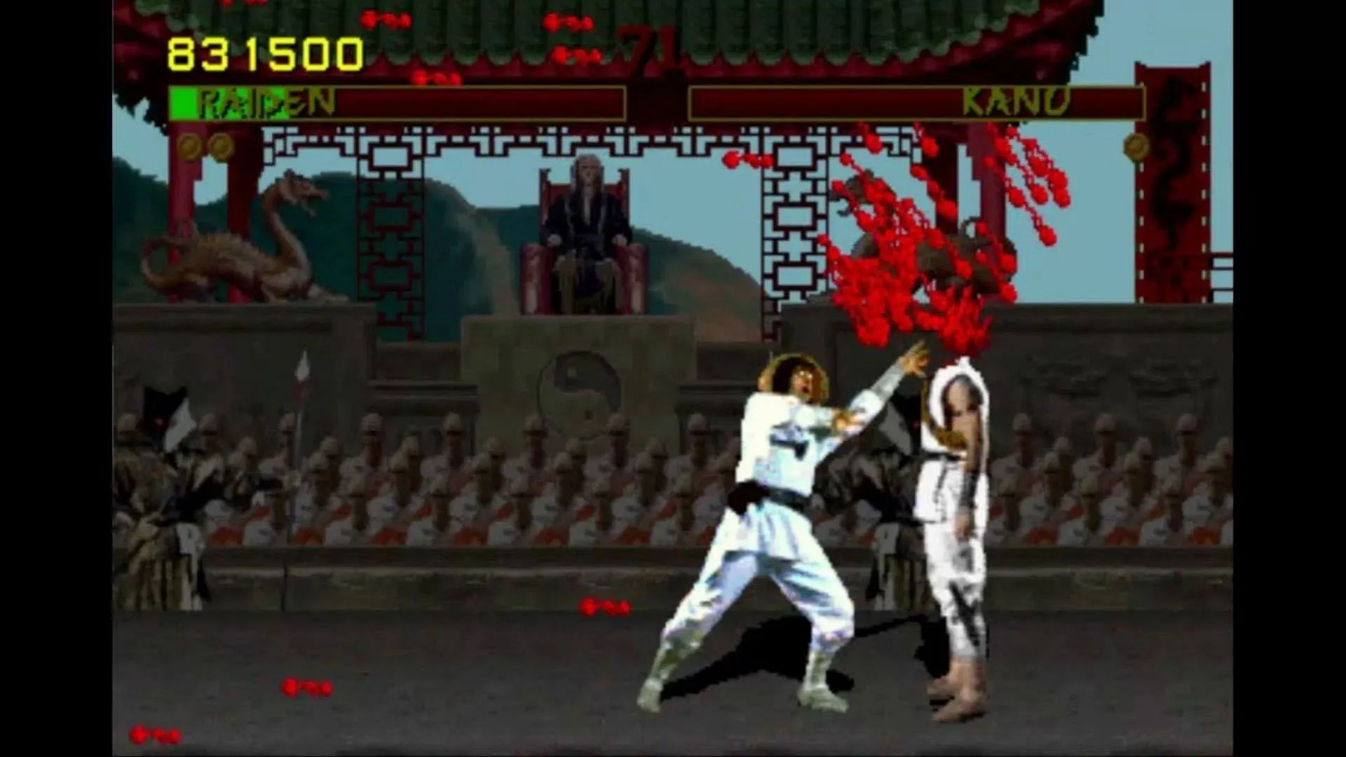 Cảnh Fatality nổi tiếng trong gameplay của Mortal Kombat, một trong những tựa game gây tranh cãi về bạo lực, dẫn đến sự ra đời của ESRB
