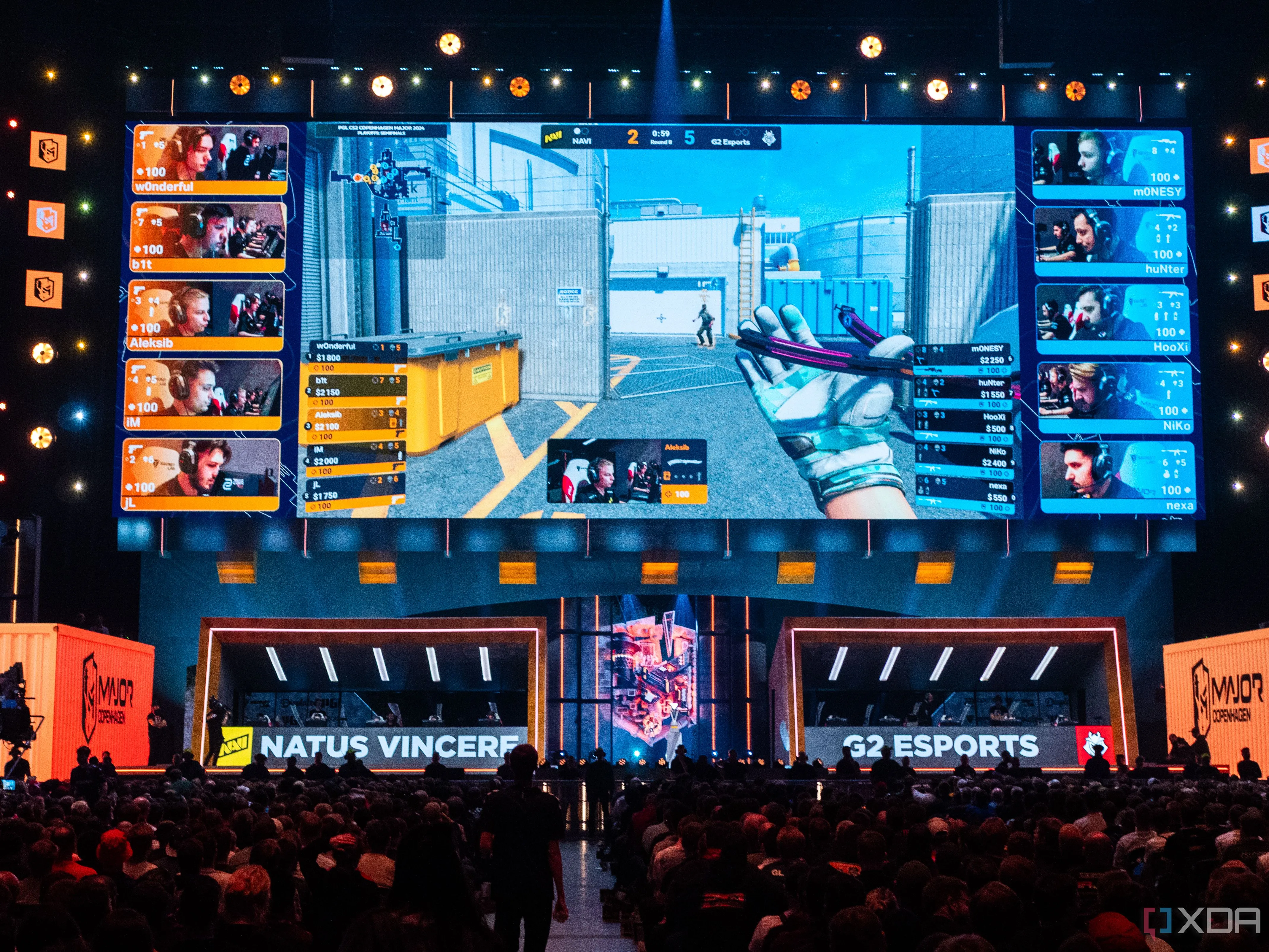 Cảnh thi đấu Counter-Strike 2 tại giải PGL Copenhagen Major, thể hiện không khí và sự chuyên nghiệp của esports.