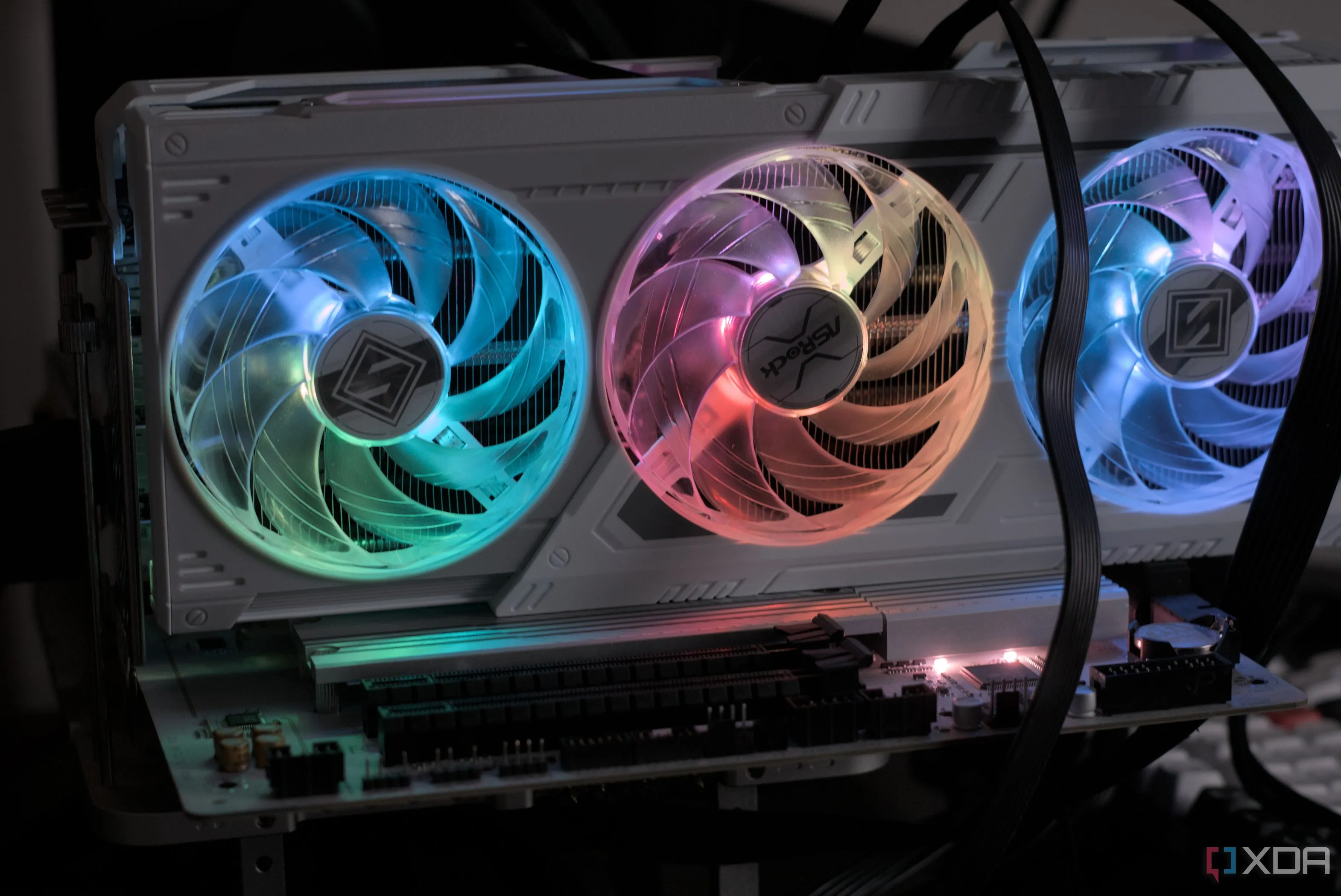 Card đồ họa AMD Radeon RX 9070 Steel Legend được lắp đặt trong case PC với hệ thống LED RGB