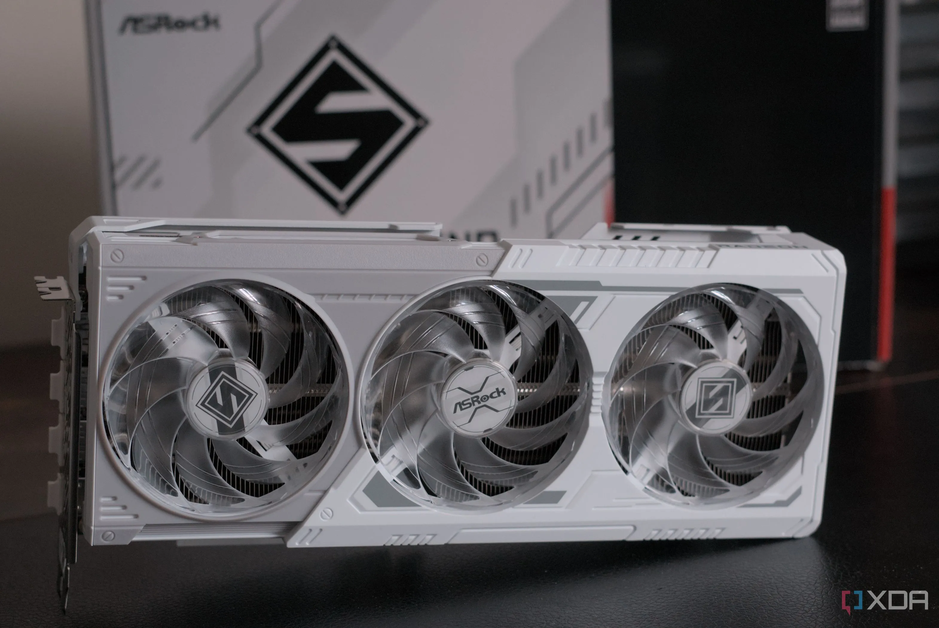 Card đồ họa ASRock Radeon RX 9070 Steel Legend, đối thủ cạnh tranh của Nvidia RTX 5070
