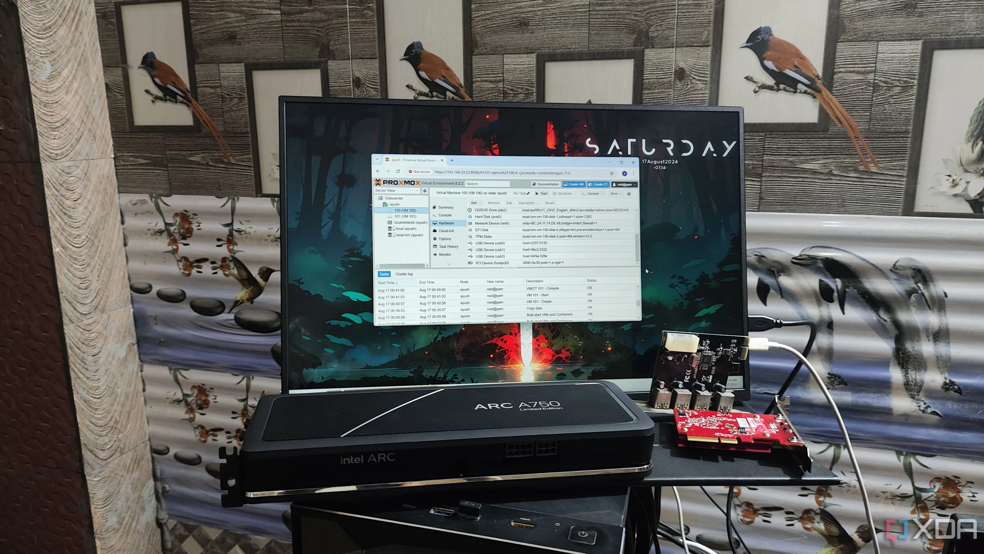 Card đồ họa Intel Arc A750, card WLAN và card mở rộng USB đặt trước màn hình hiển thị giao diện Proxmox, minh họa ứng dụng PCI Passthrough.
